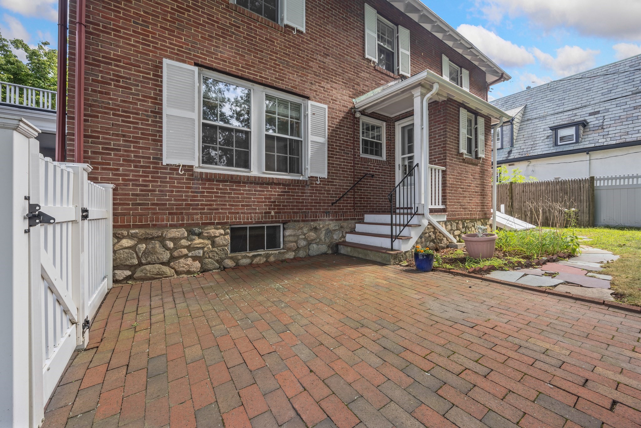 525 Lynn Fells Parkway Property Photo 2
