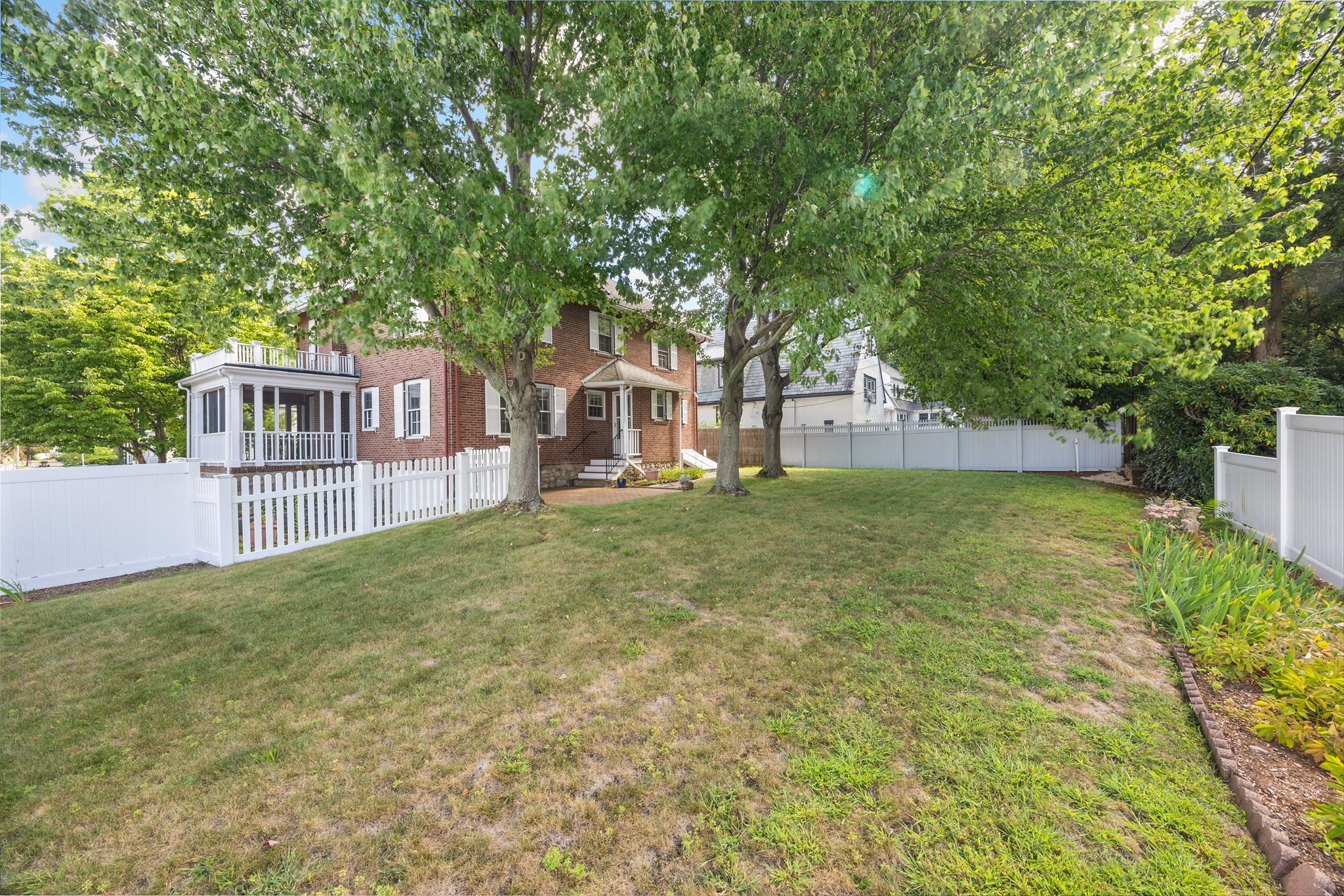 525 Lynn Fells Parkway Property Photo 4