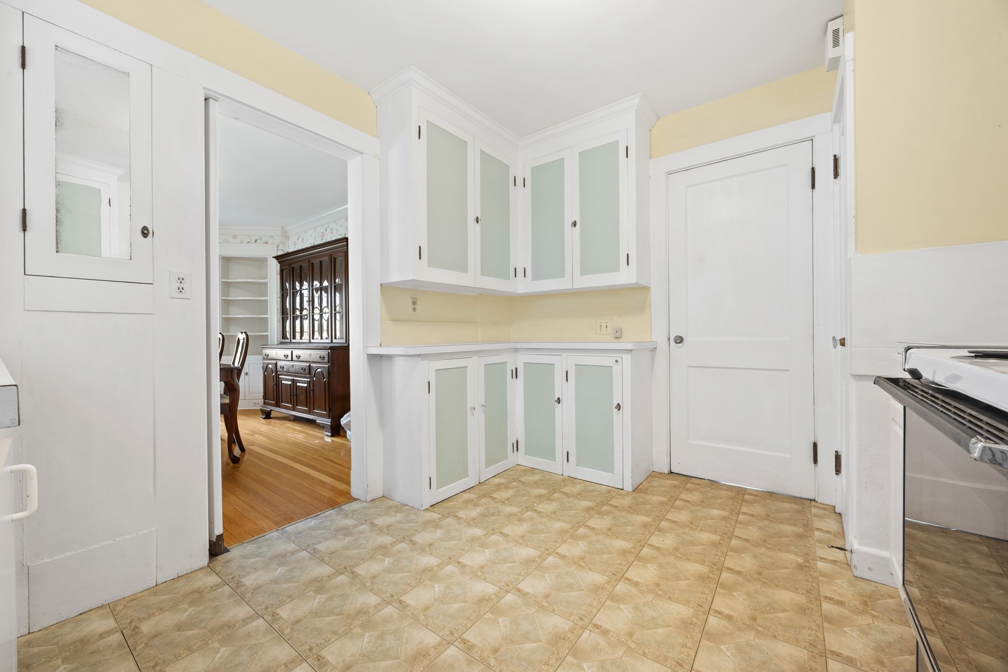 525 Lynn Fells Parkway Property Photo 15