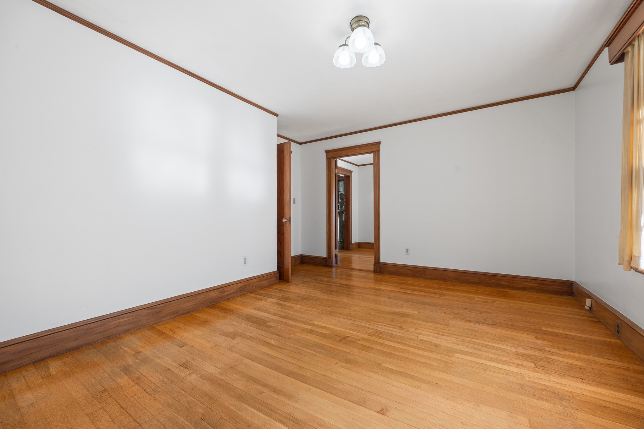 525 Lynn Fells Parkway Property Photo 17