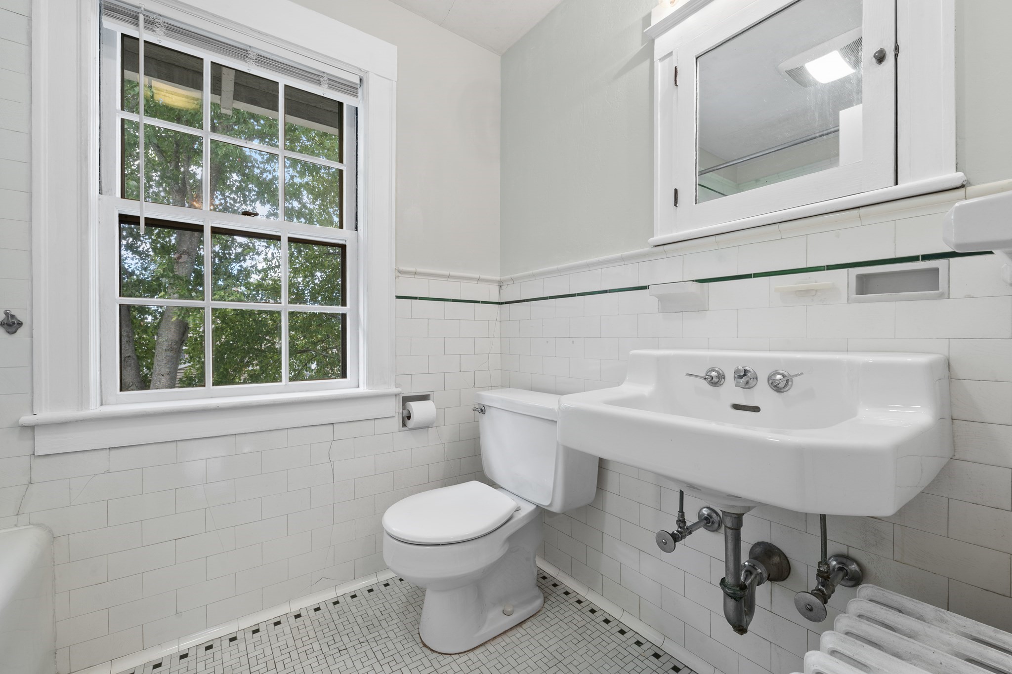 525 Lynn Fells Parkway Property Photo 28