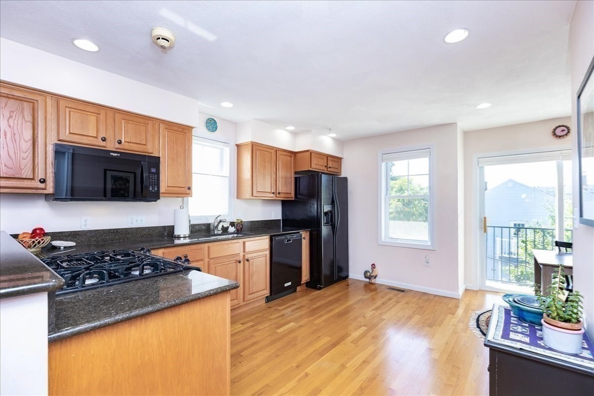 14-1/2 Roundy St # 4 Property Photo 14