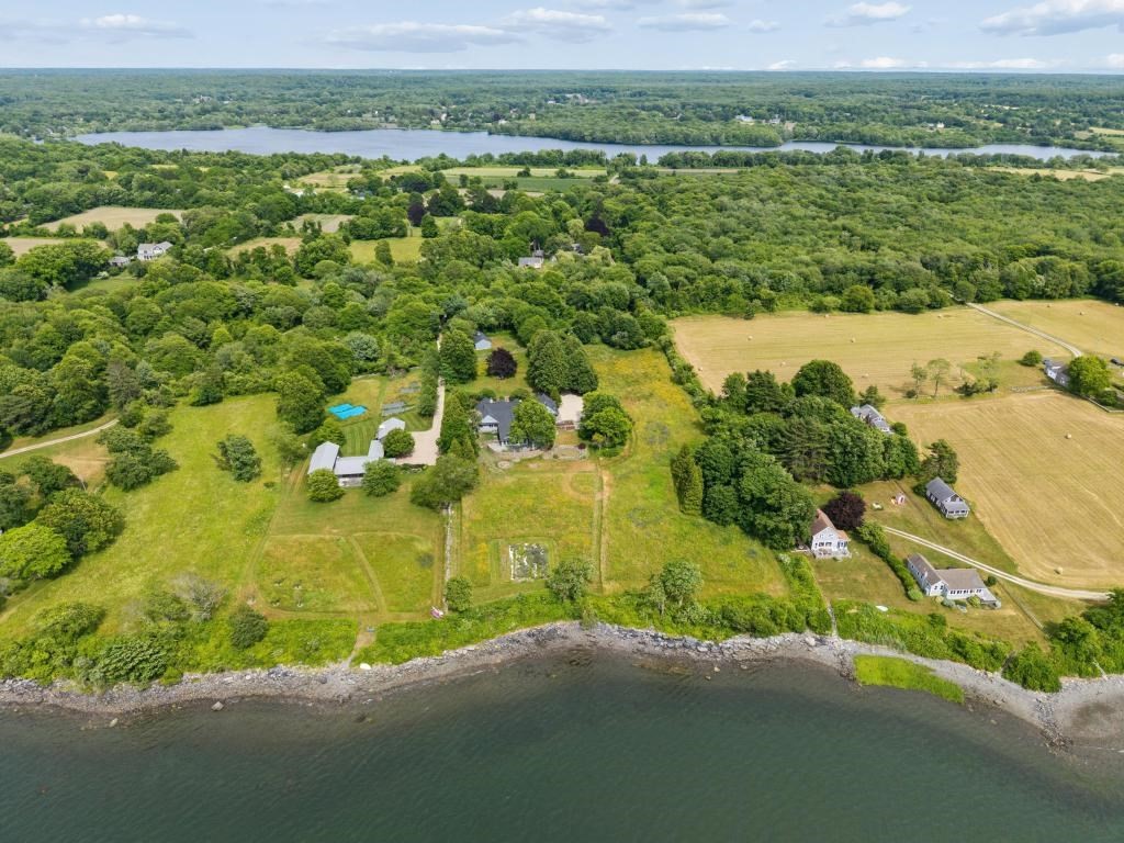 683 Neck Road Property Photo 1
