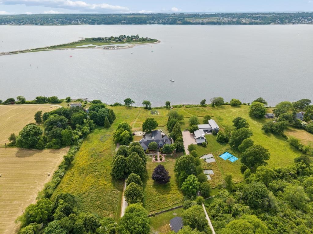 683 Neck Road Property Photo 3