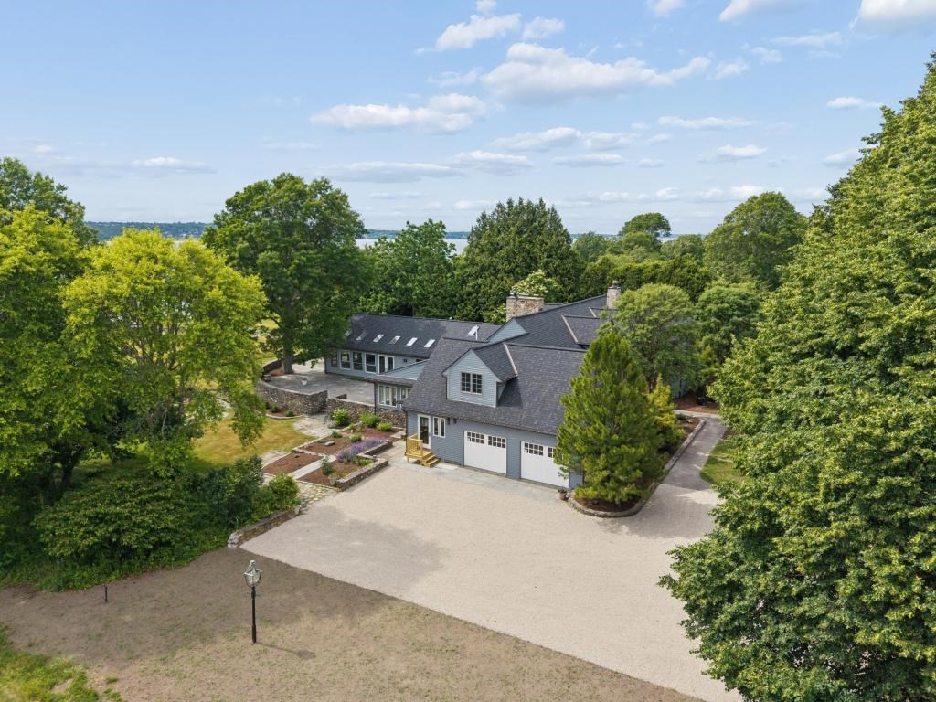 683 Neck Road Property Photo 10
