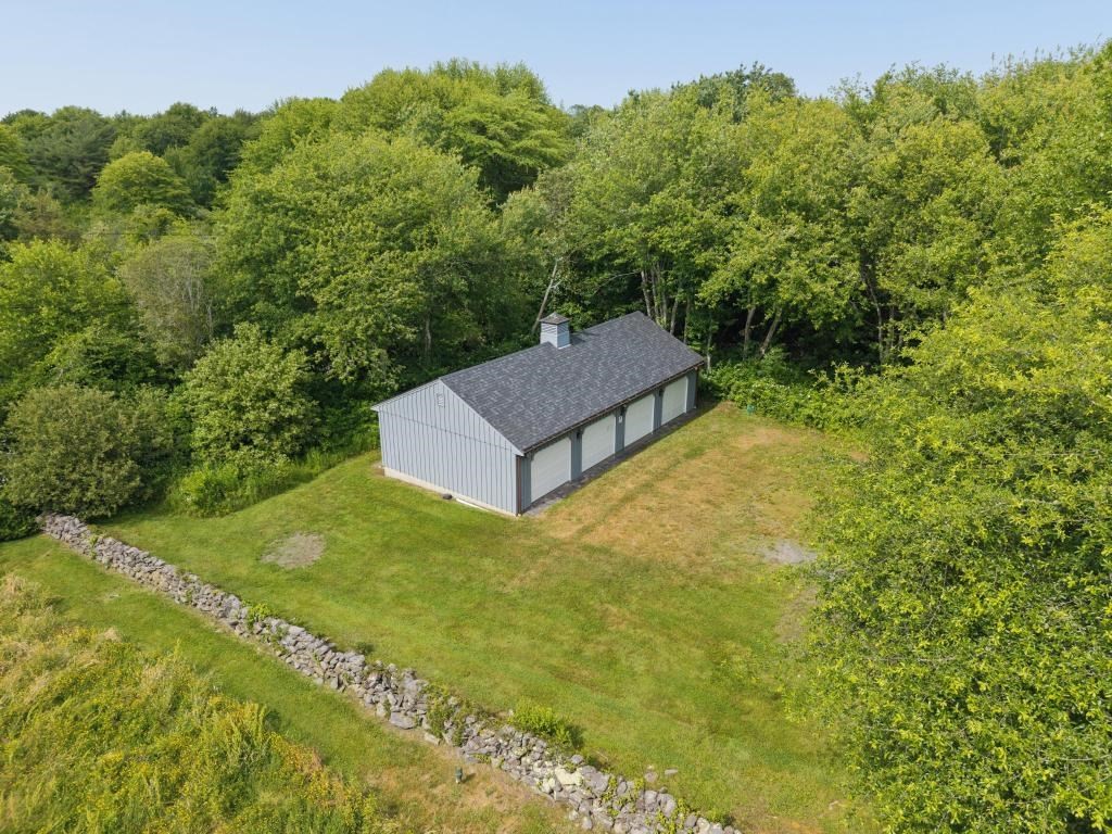 683 Neck Road Property Photo 11