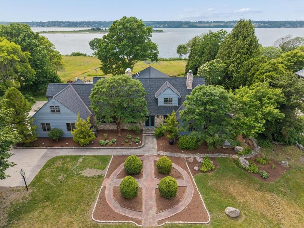 683 Neck Road Property Photo 12
