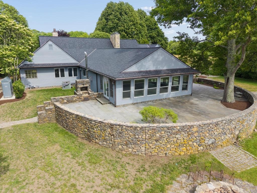 683 Neck Road Property Photo 13