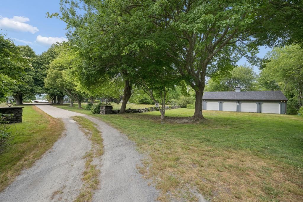 683 Neck Road Property Photo 14