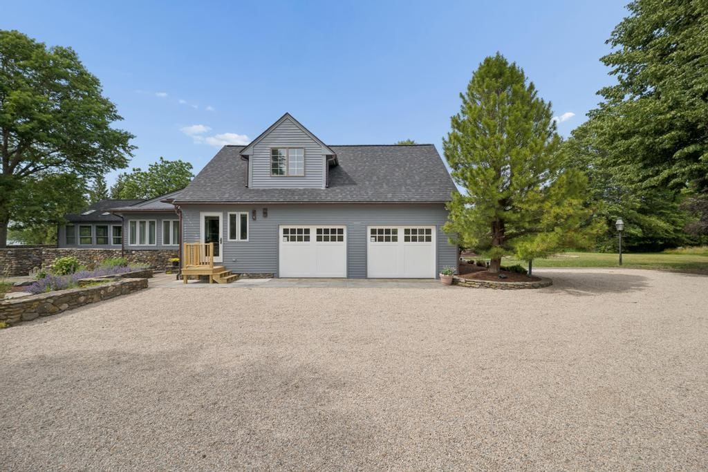 683 Neck Road Property Photo 16