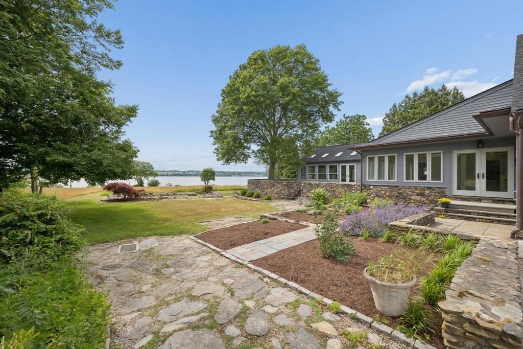 683 Neck Road Property Photo 17