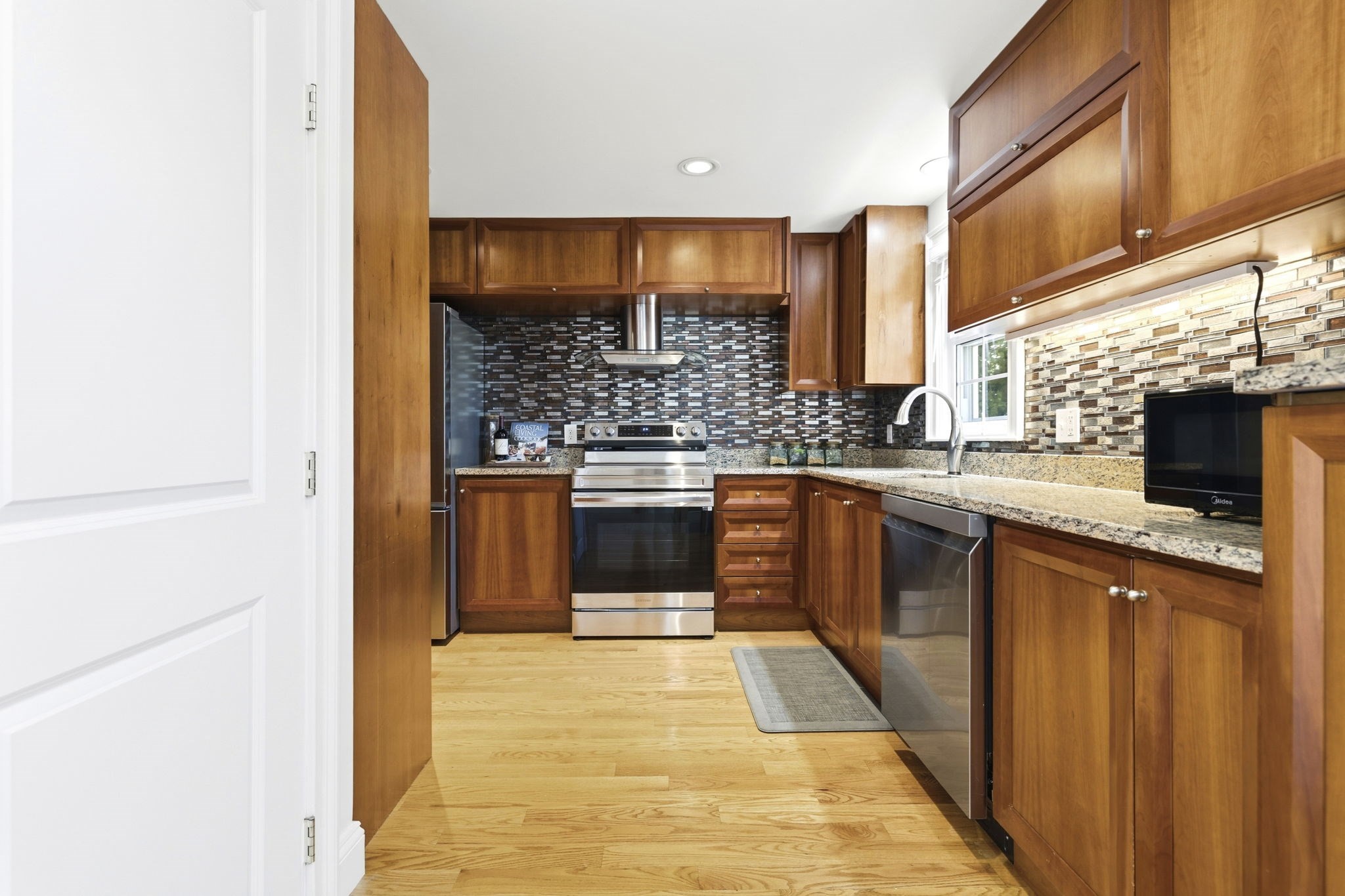 6r Fairview Ave Property Photo 6