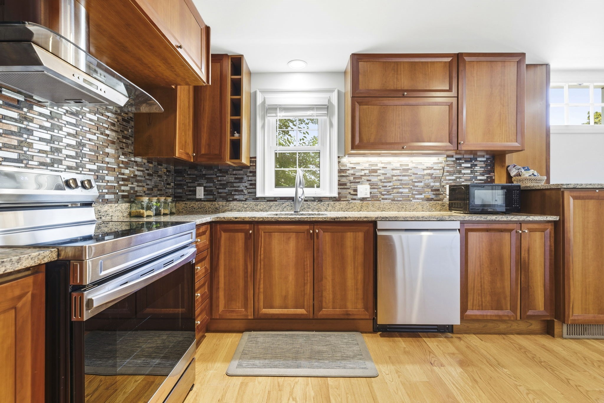 6r Fairview Ave Property Photo 8