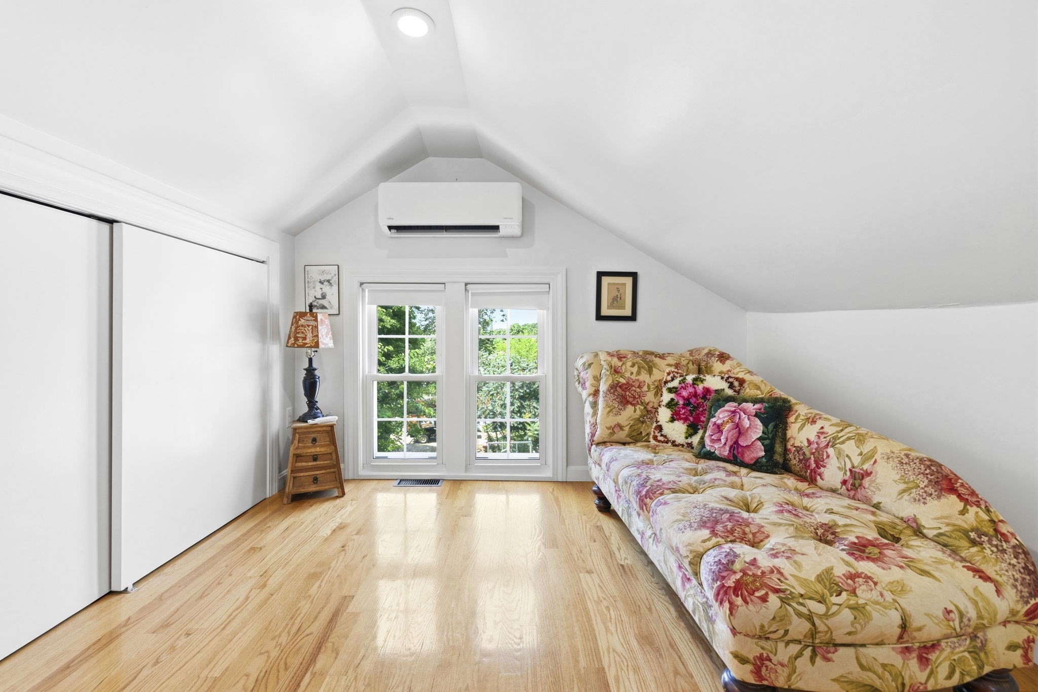 6r Fairview Ave Property Photo 13