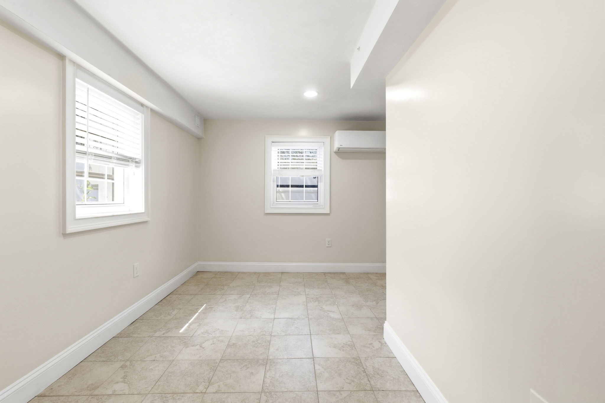 6r Fairview Ave Property Photo 18