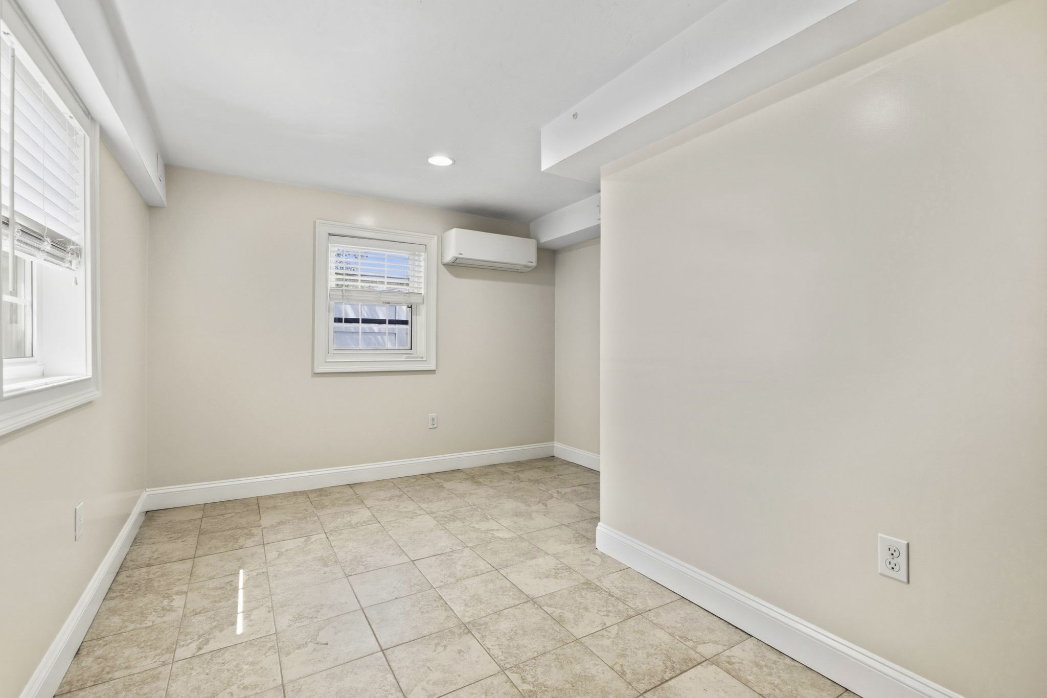 6r Fairview Ave Property Photo 19