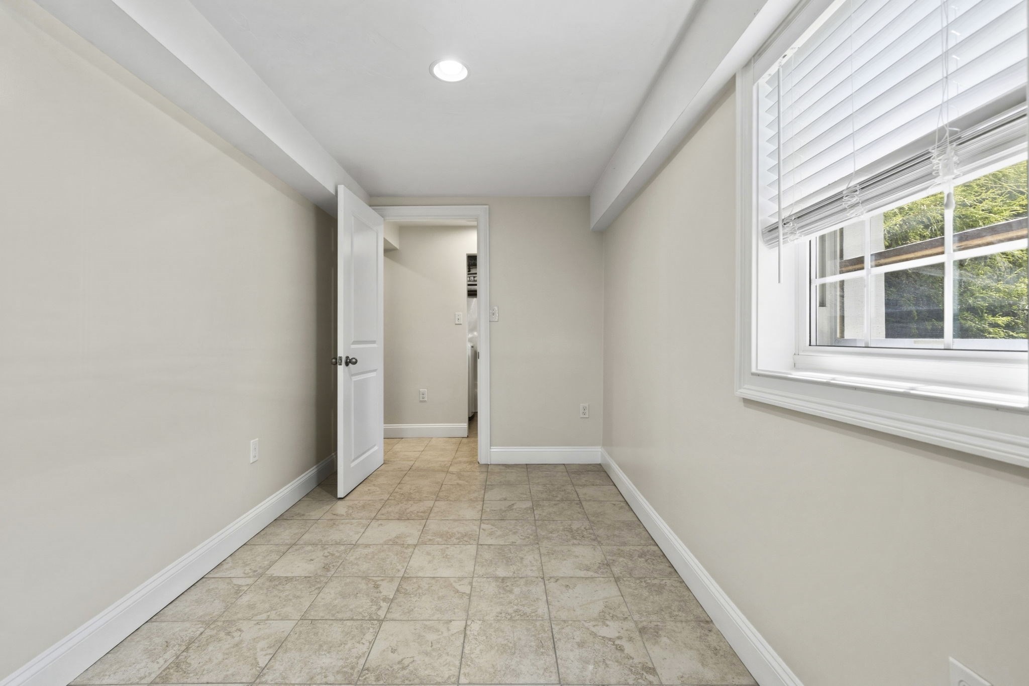 6r Fairview Ave Property Photo 20