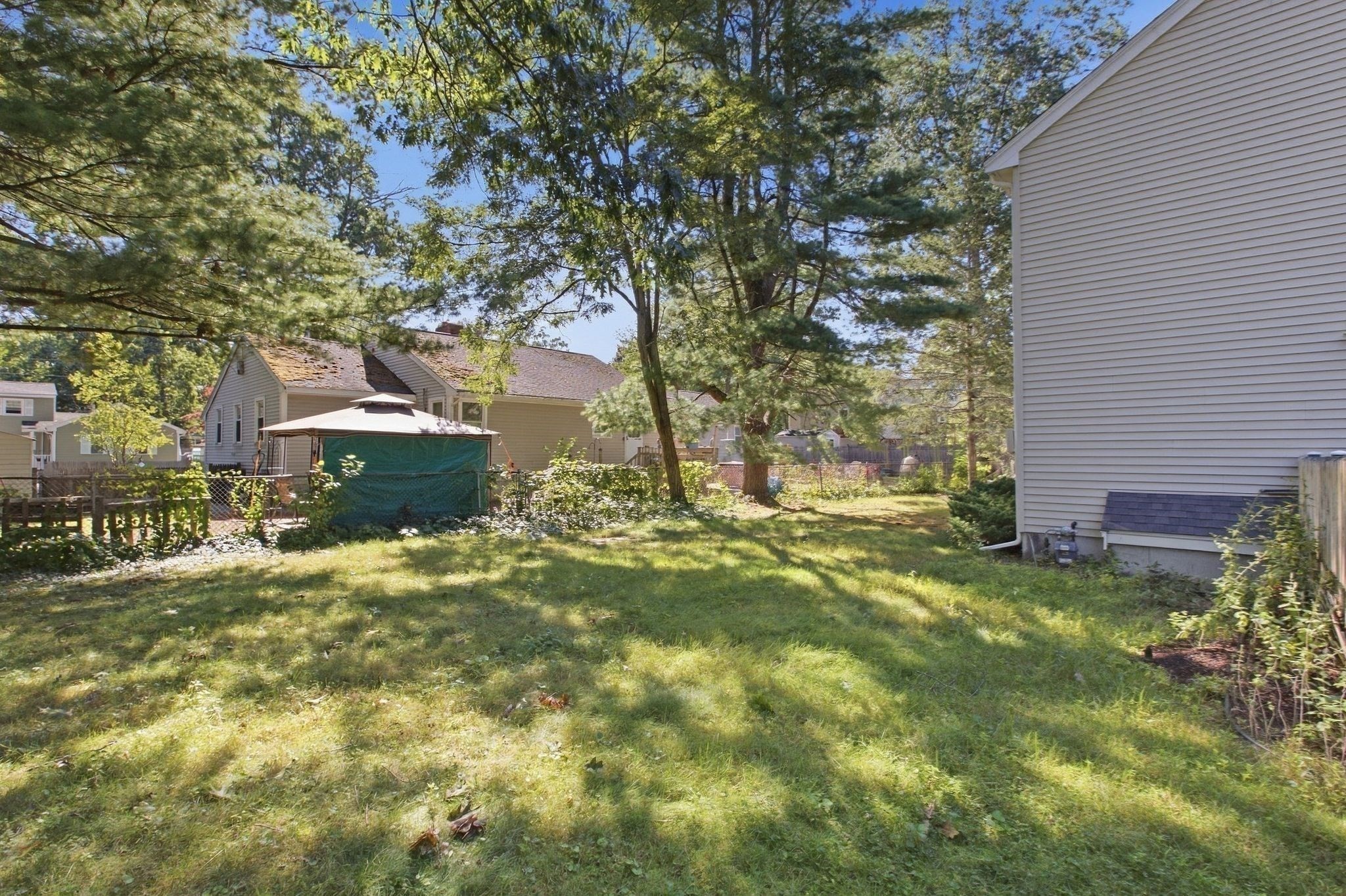 49 School St Property Photo 12