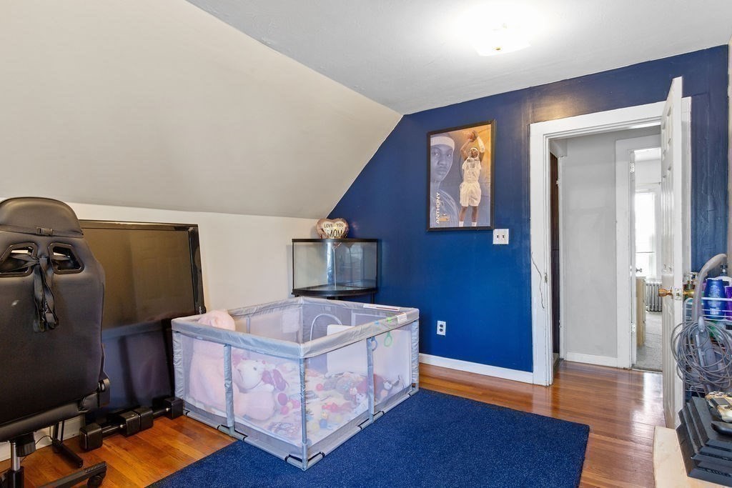 616 Centre St Property Photo 17