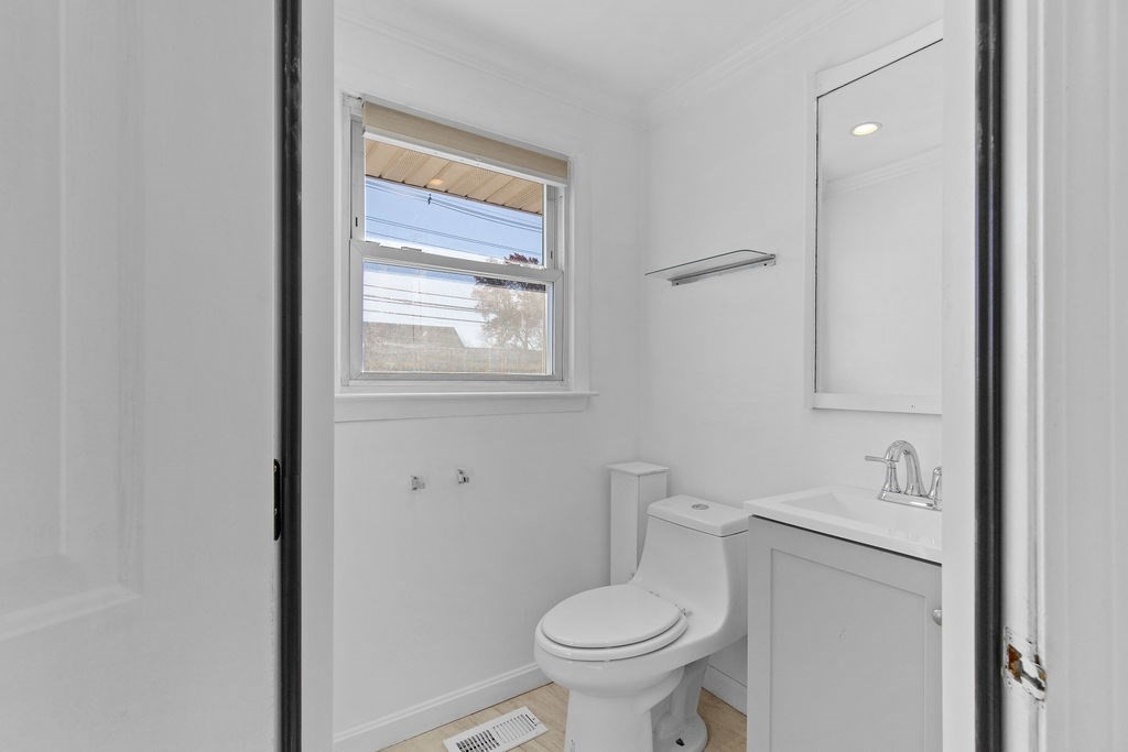 616 Centre St Property Photo 37