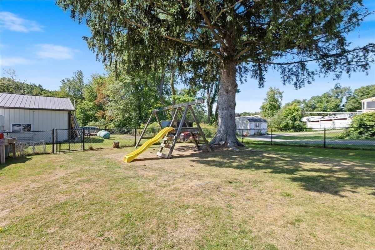 57 Elm St Property Photo 29