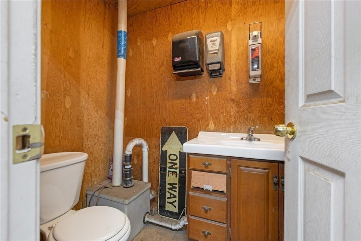 57 Elm St Property Photo 35