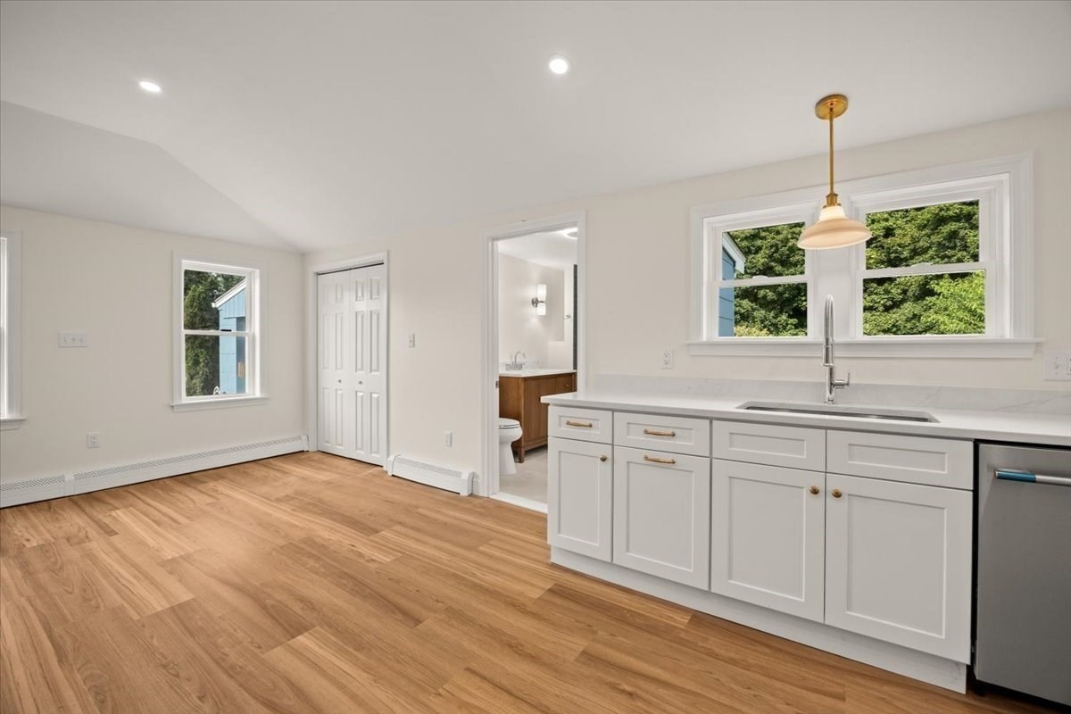 75 Ottawa St Property Photo 17