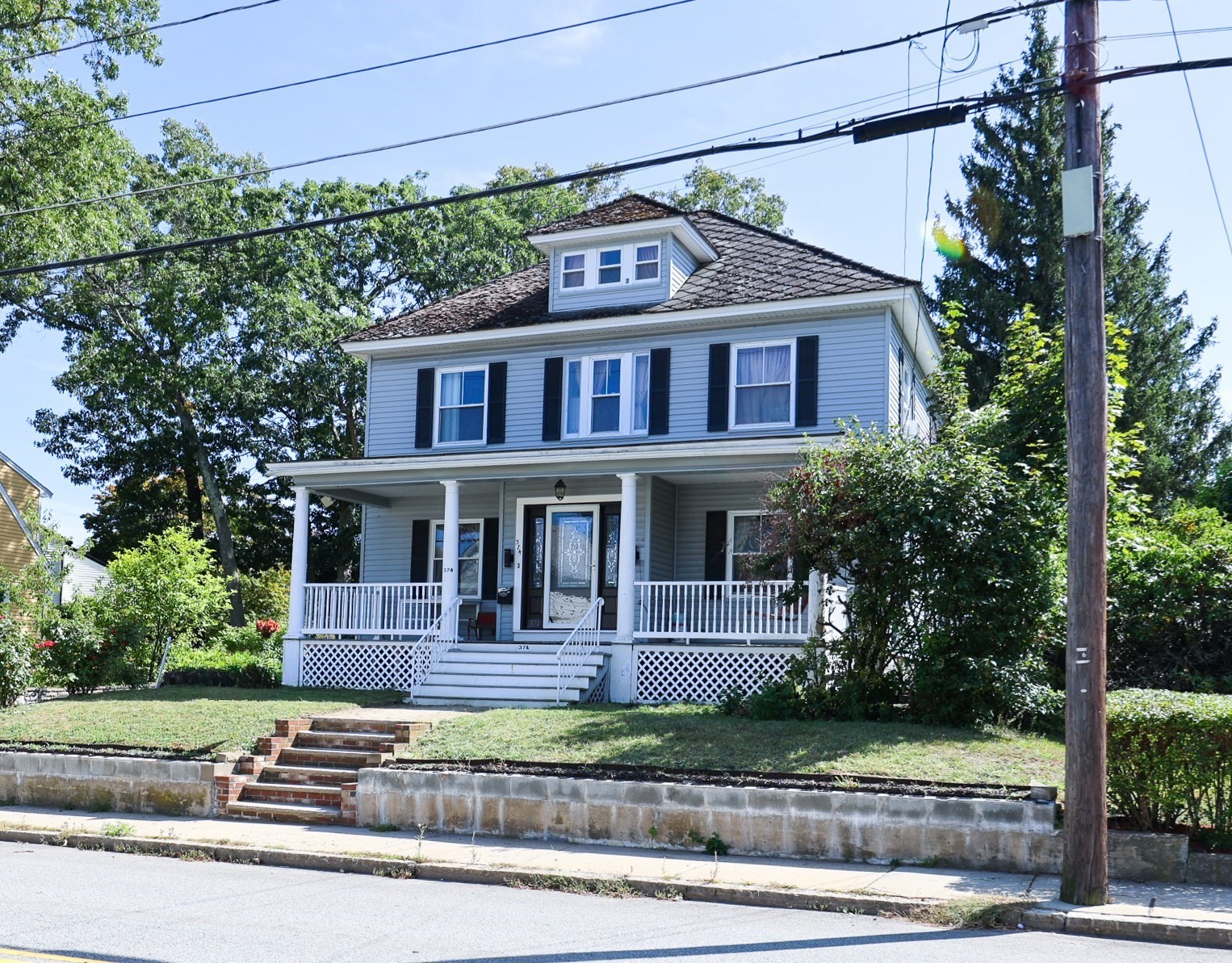 374 Pine St Property Photo 2