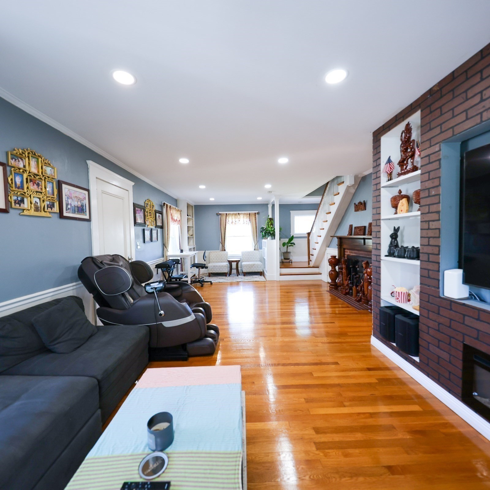 374 Pine St Property Photo 6