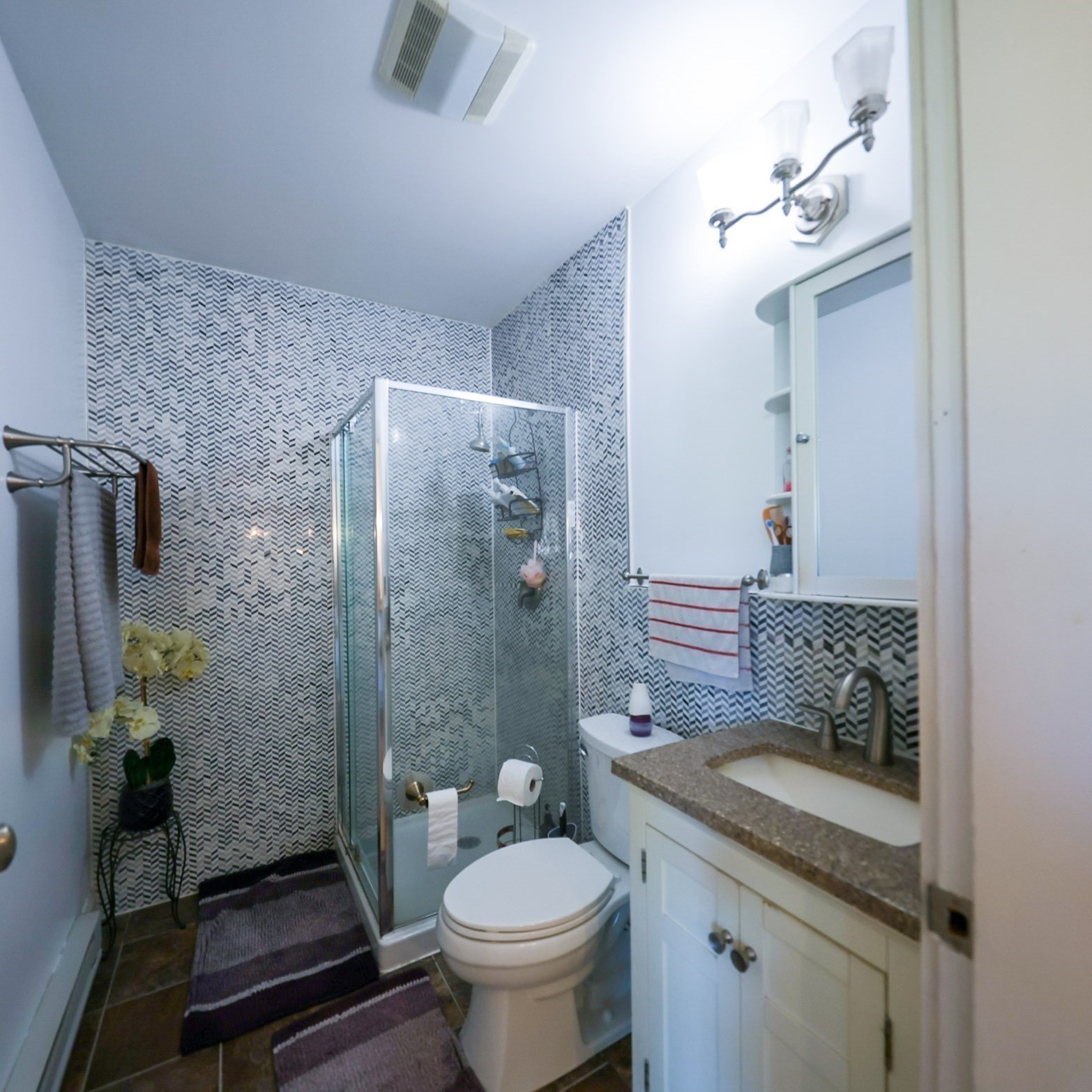 374 Pine St Property Photo 12