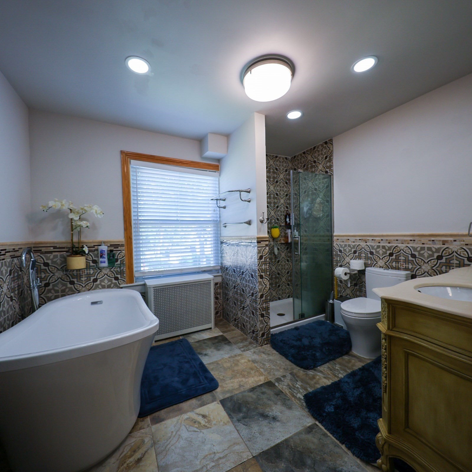 374 Pine St Property Photo 28