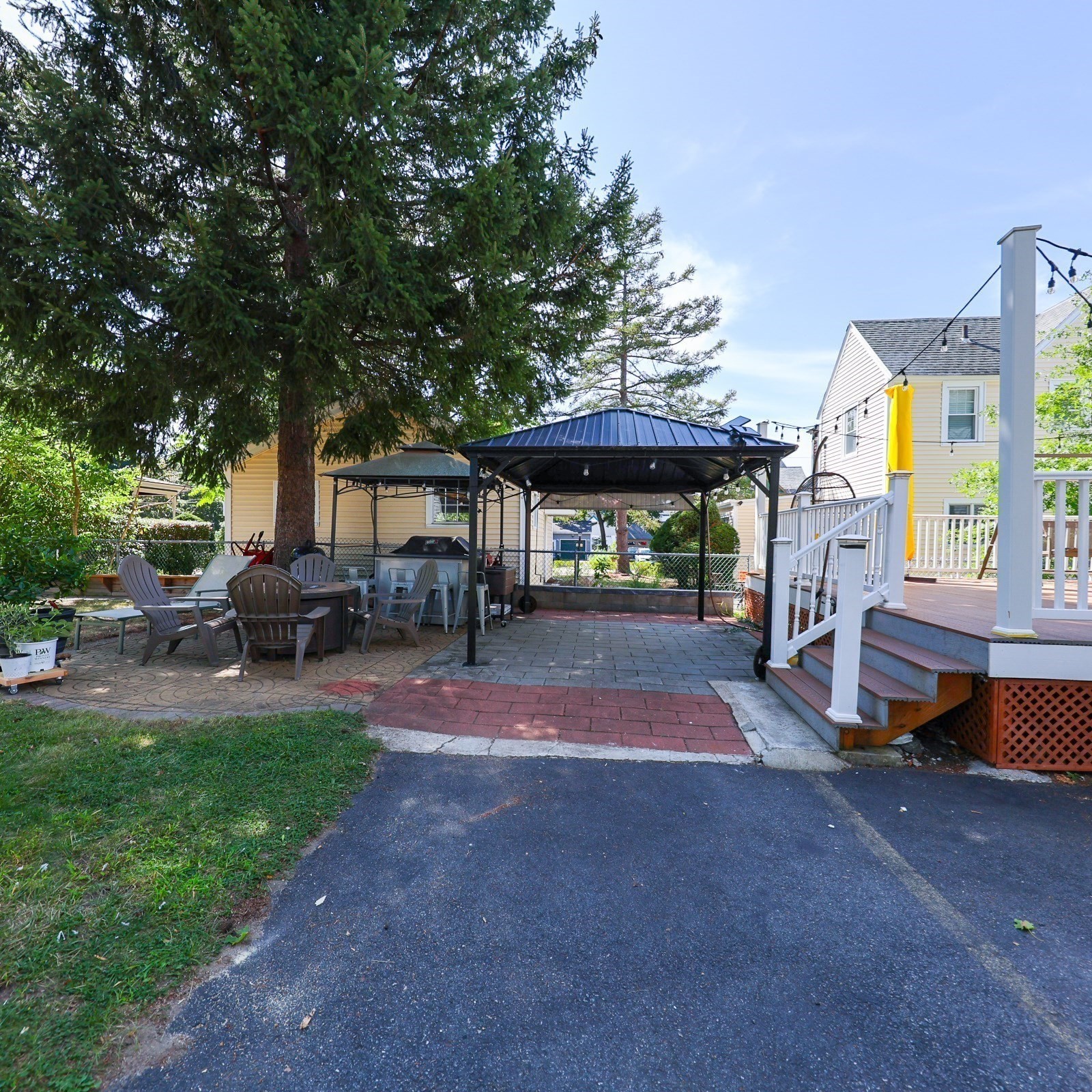 374 Pine St Property Photo 41