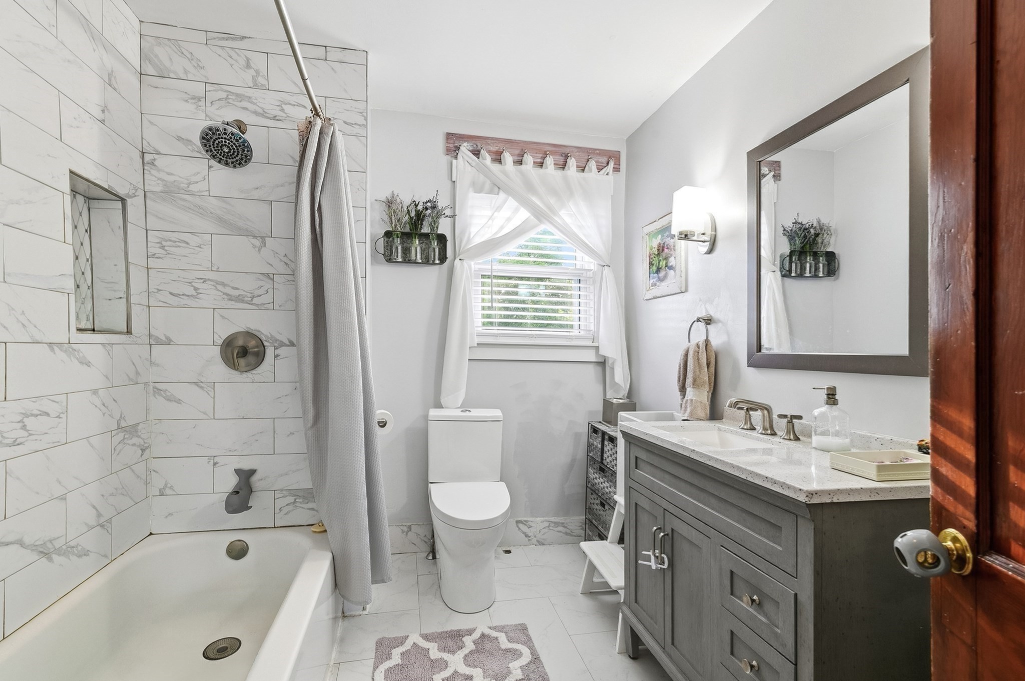 18 Vine Property Photo 16