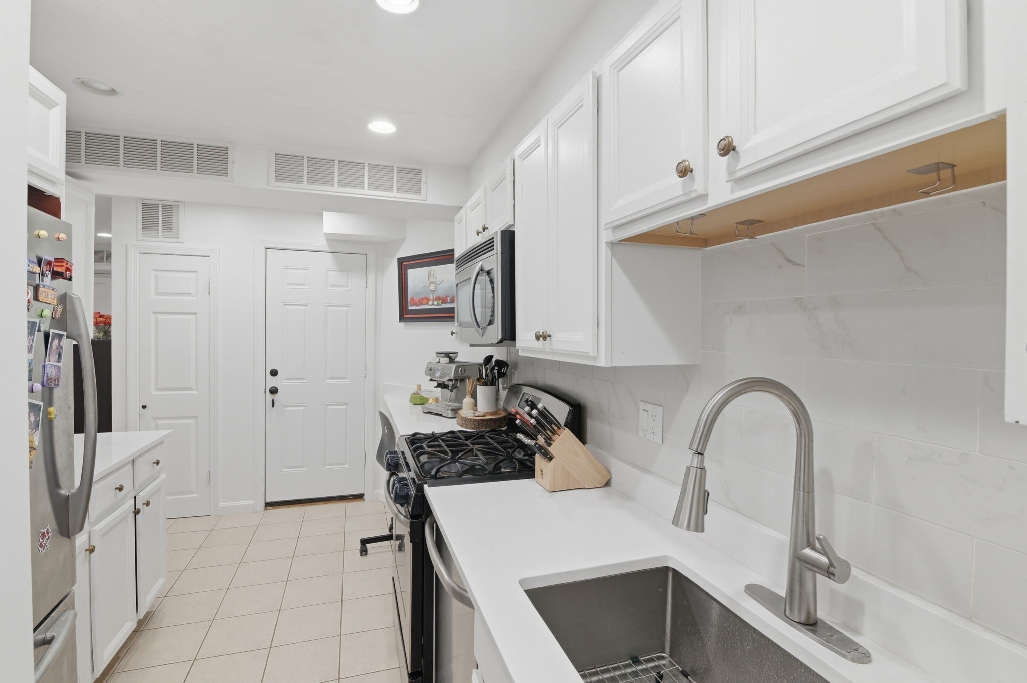 1584 Beacon St # A Property Photo 17