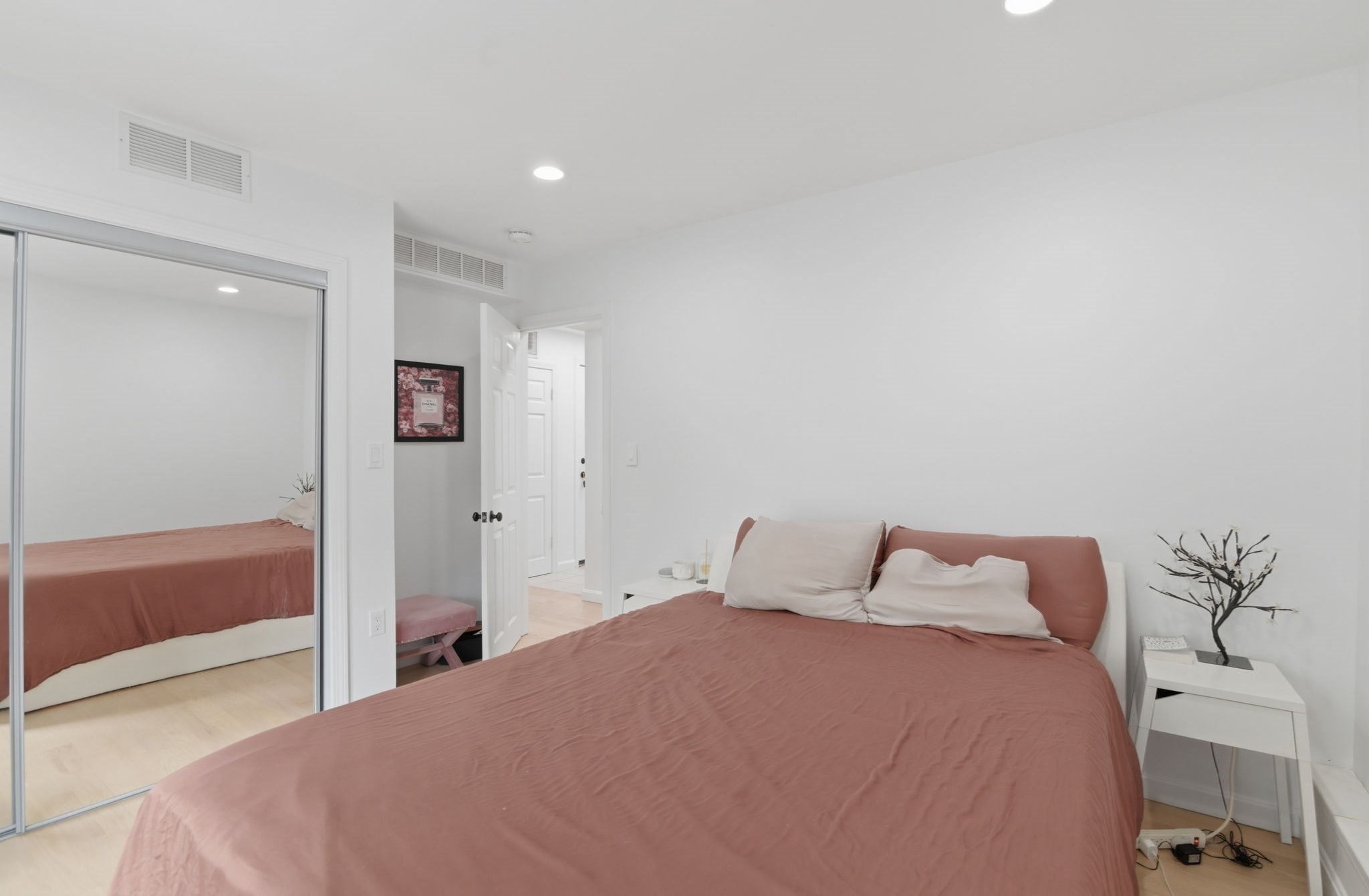 1584 Beacon St # A Property Photo 23