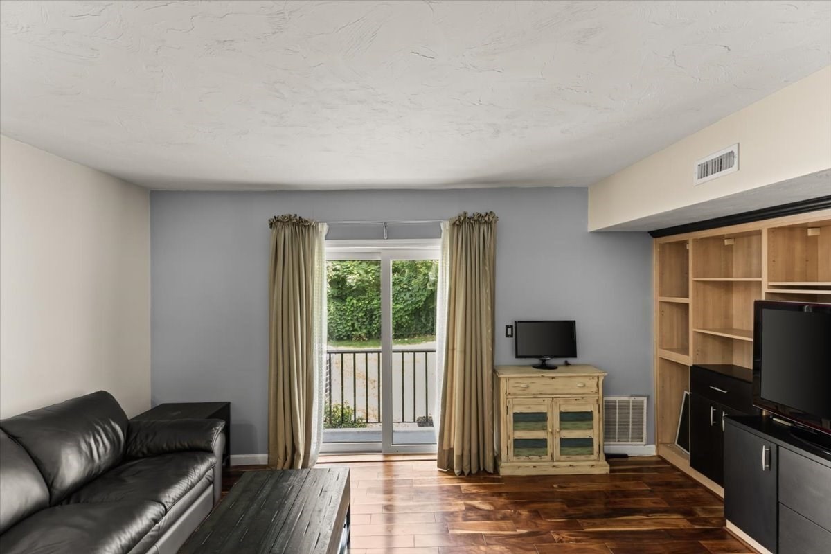 116 Tall Oaks Drive # A Property Photo 11