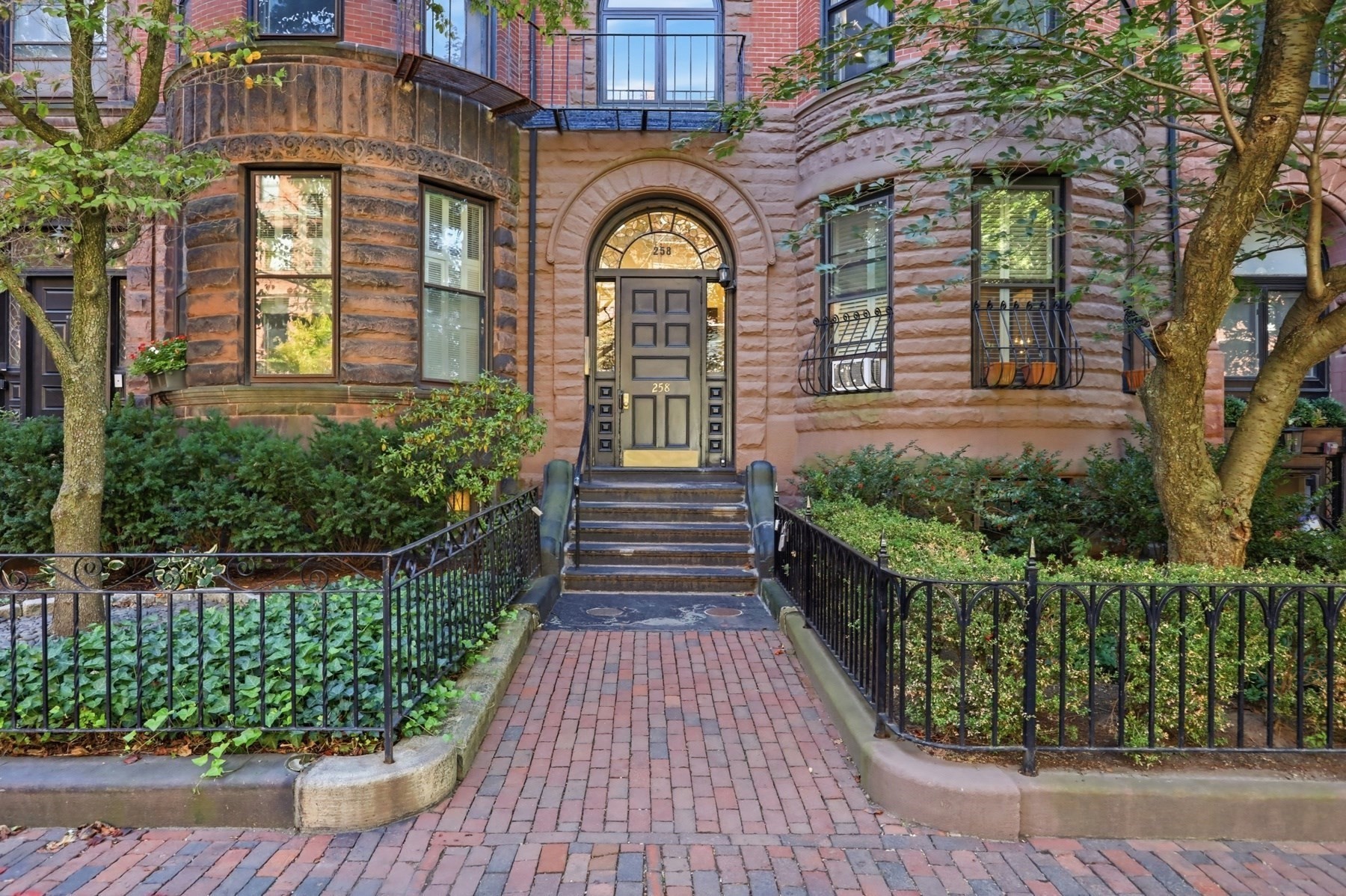 258 Marlborough St # 2r Property Photo 3
