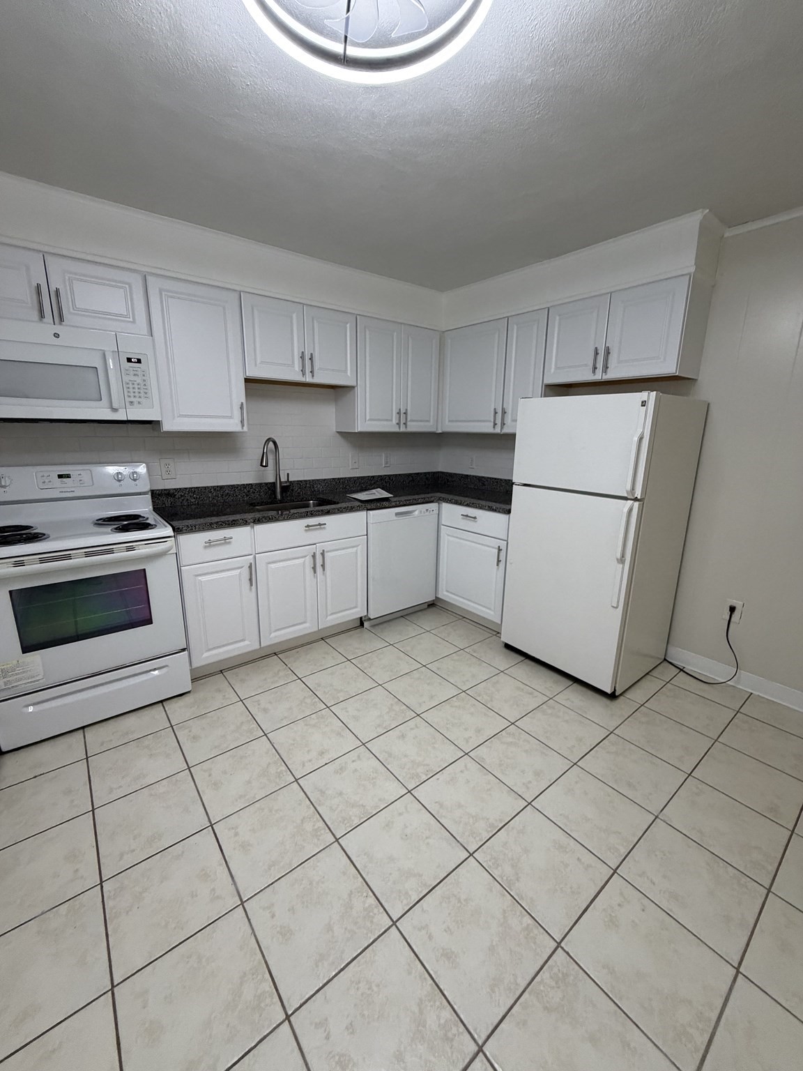 900 Lexington Street # B1 Property Photo 8