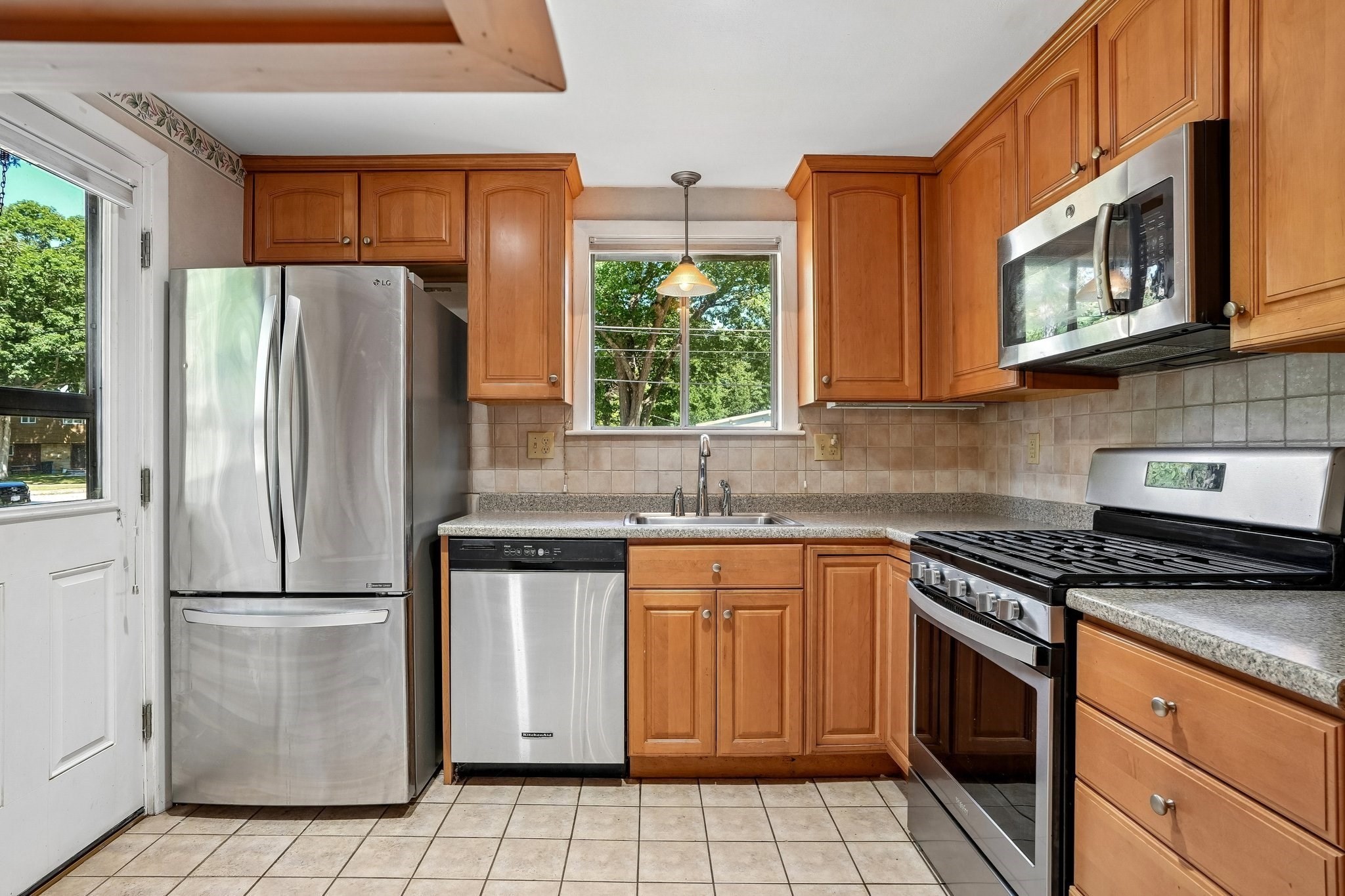 31 Madison Ave Property Photo 5