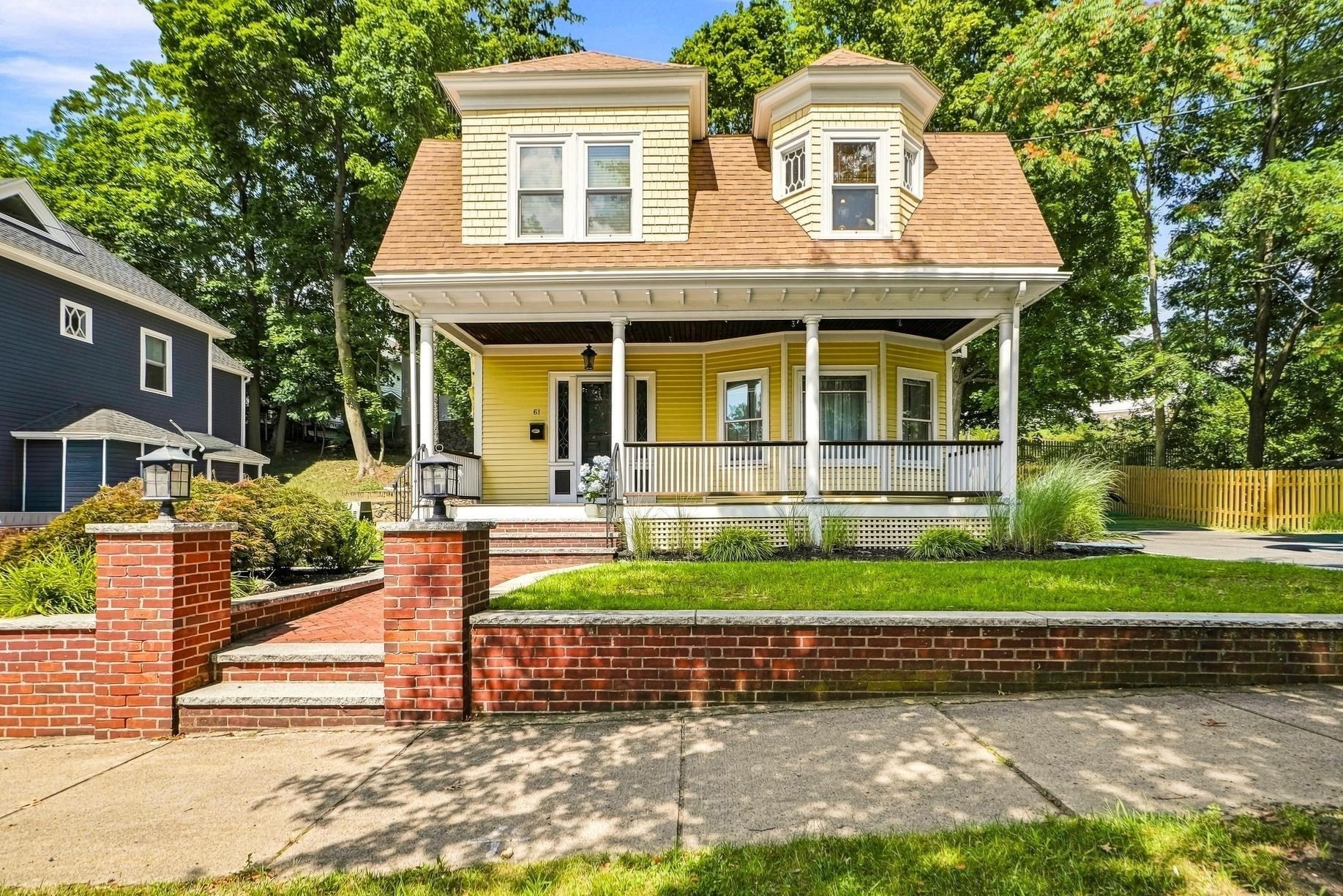 61 Lowell St Property Photo 1