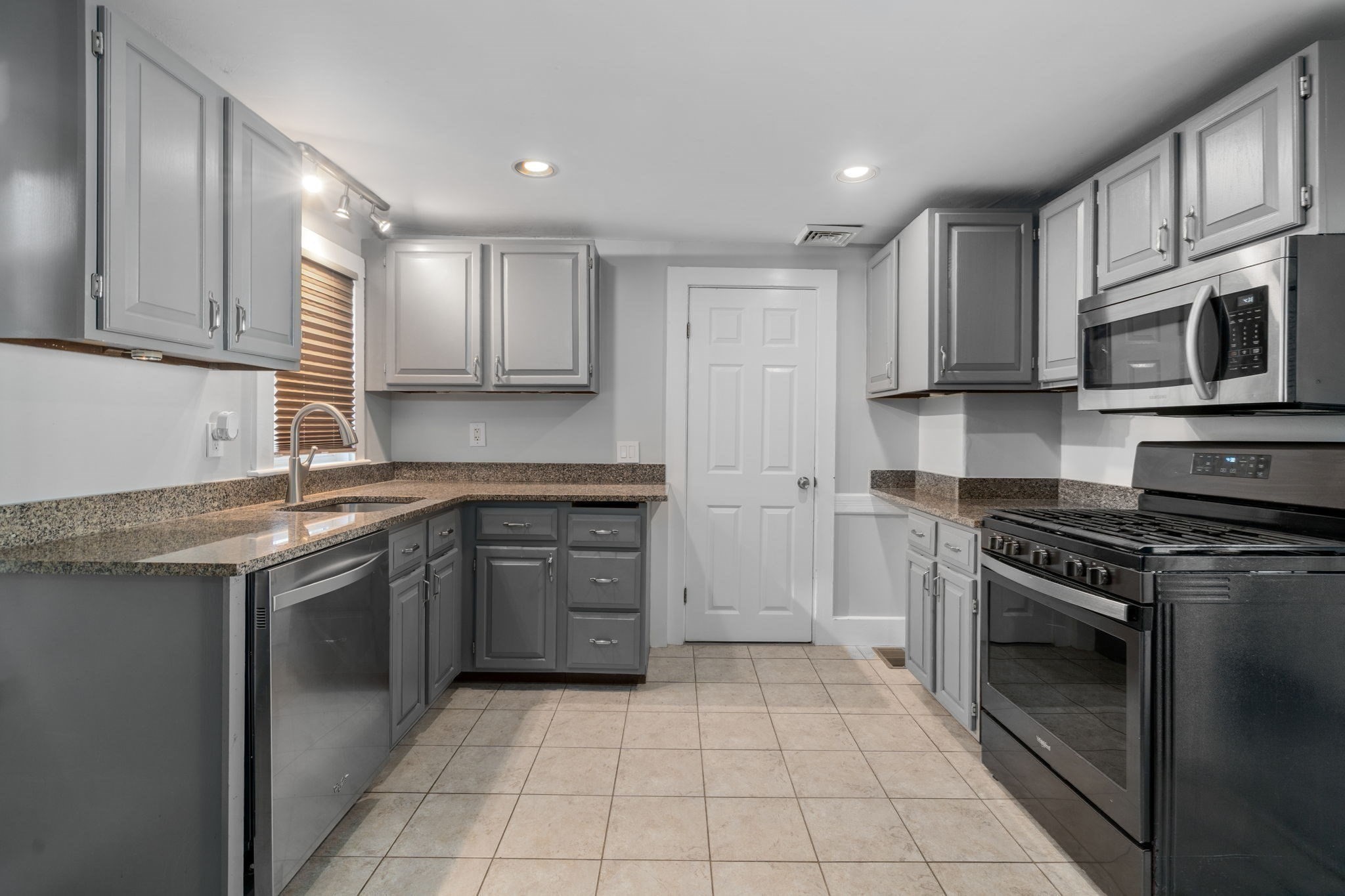 43 Pleasant St Property Photo 11