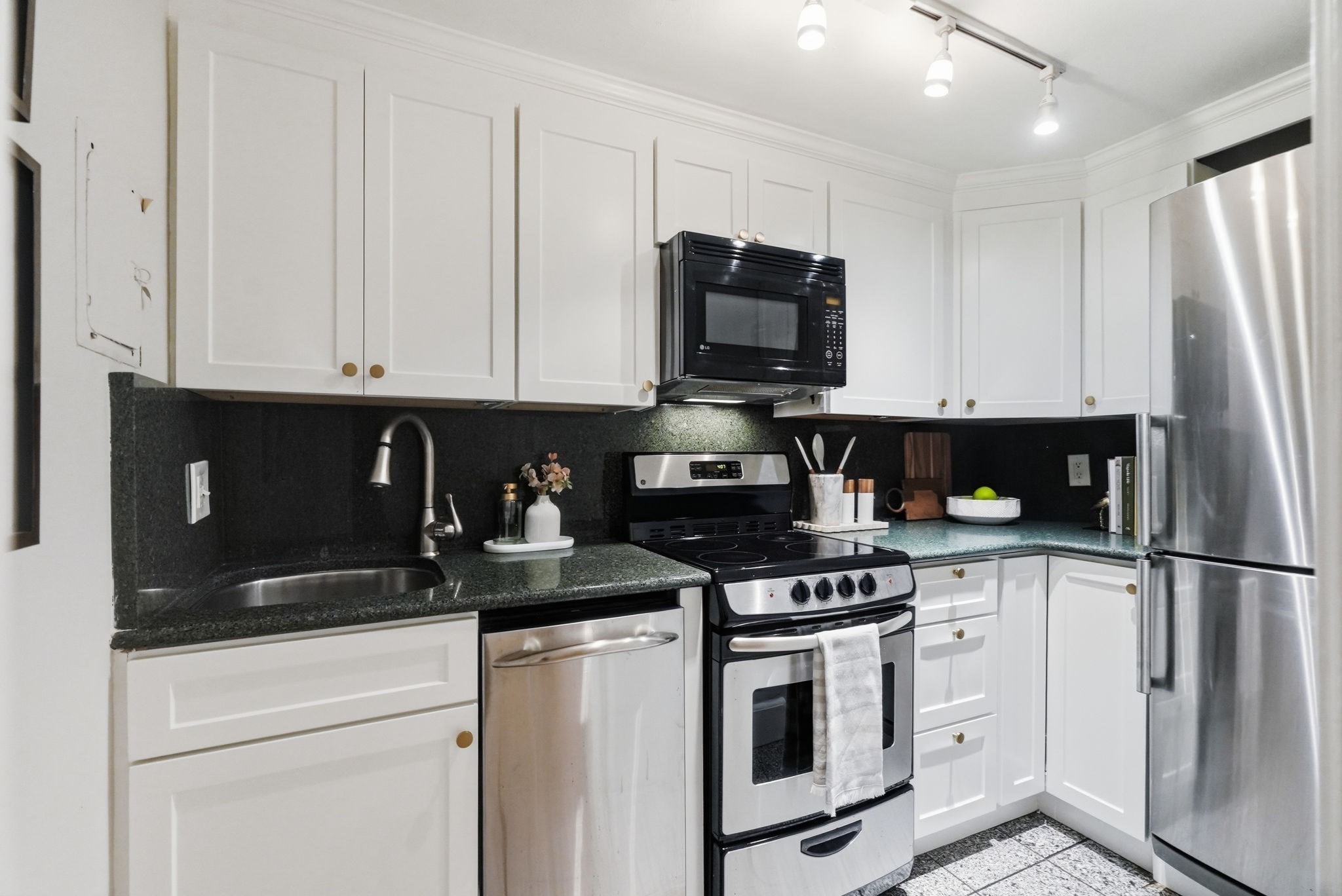 334 Beacon # 10 Property Photo 10
