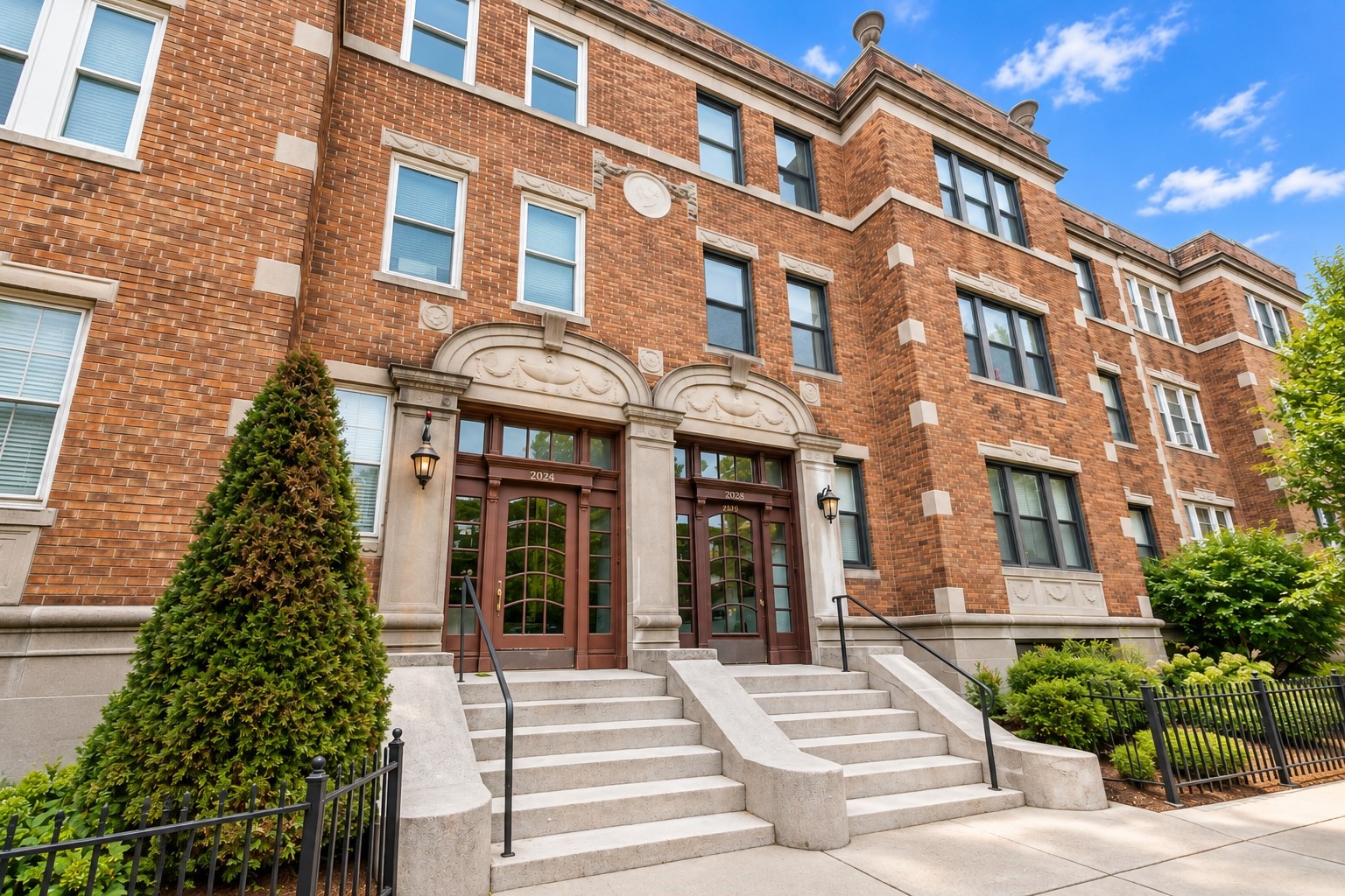 2021 Commonwealth Ave # B Property Photo 1
