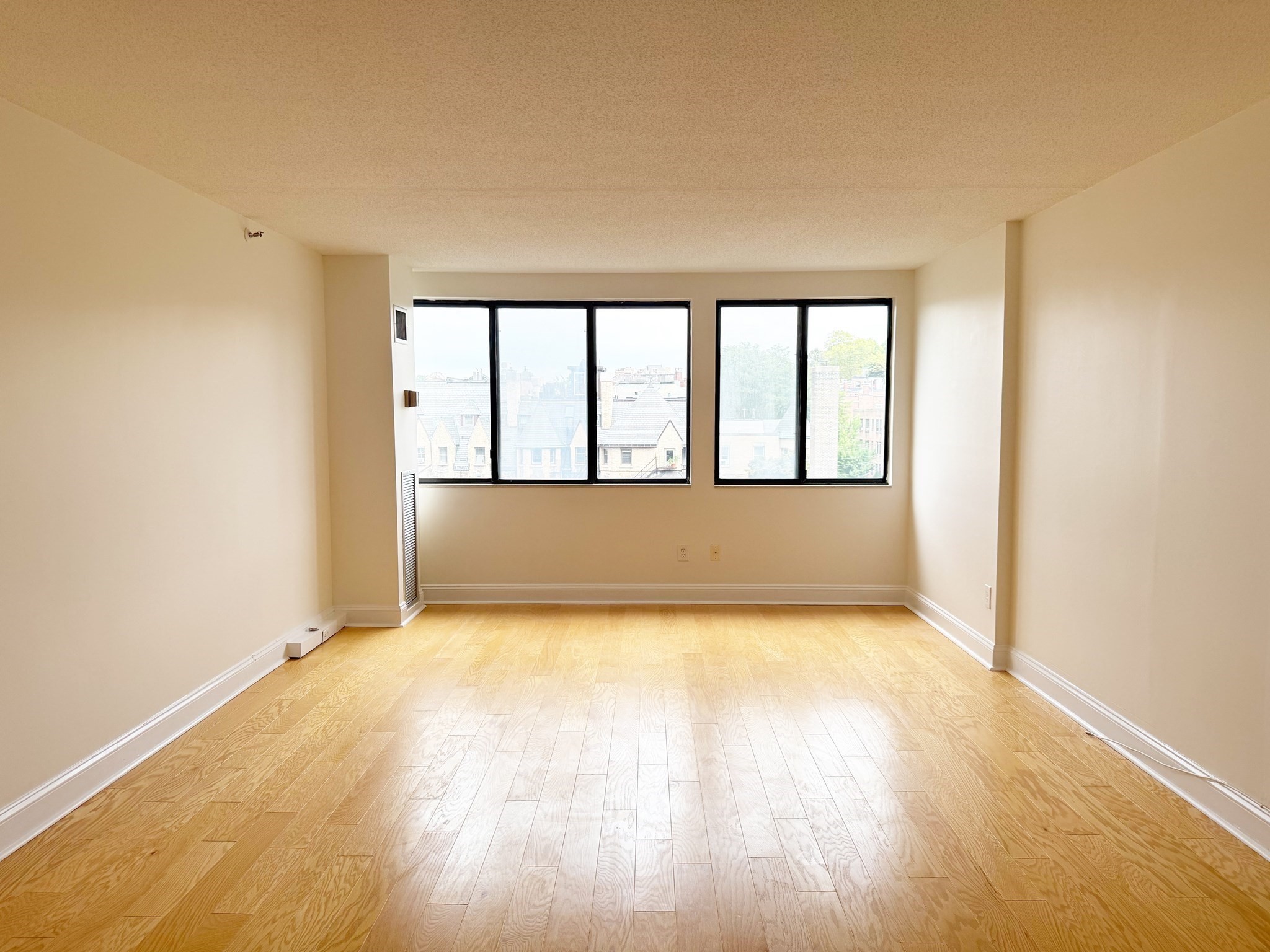 1731 Beacon St # 713 Property Photo 12