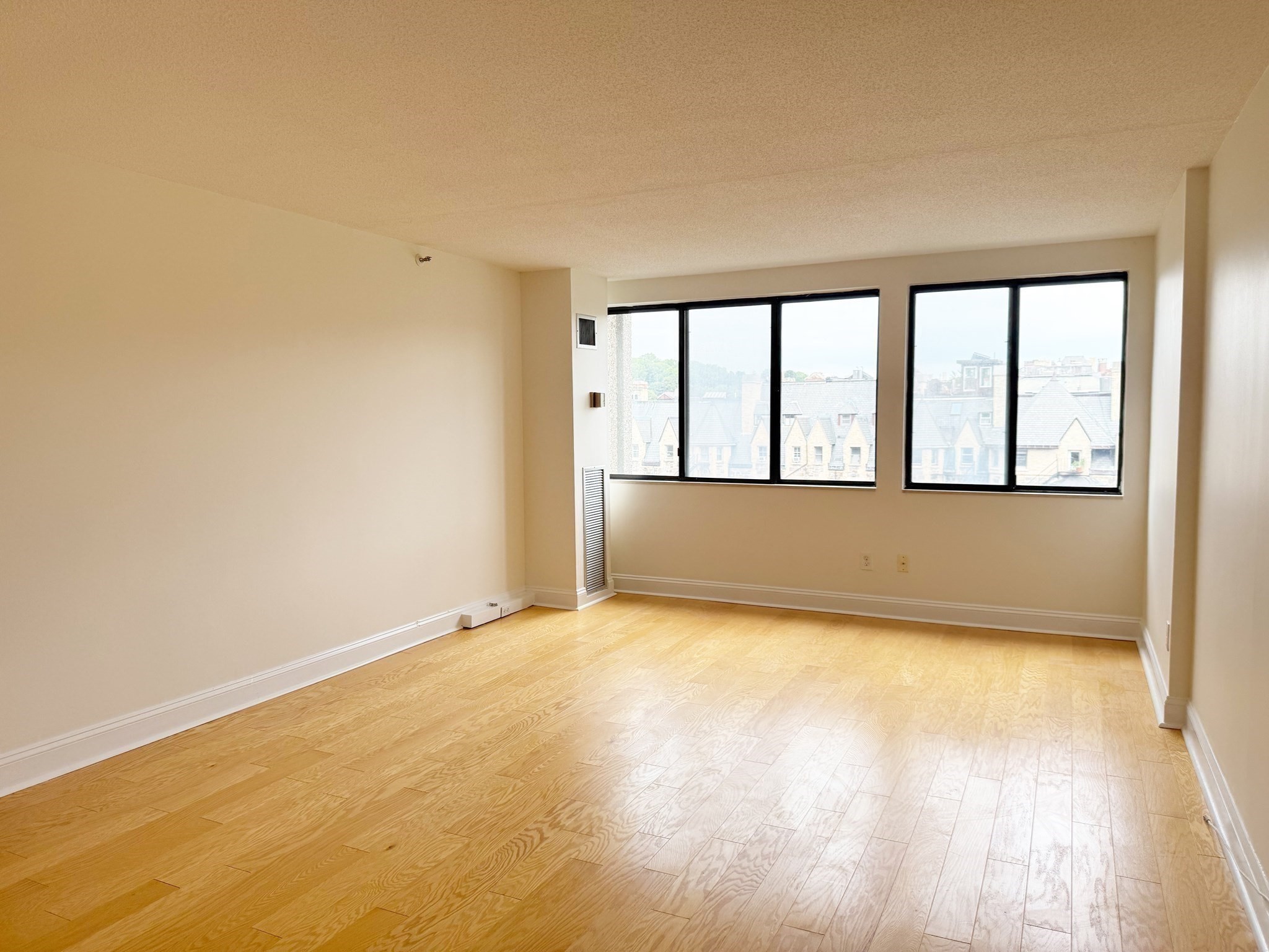 1731 Beacon St # 713 Property Photo 13