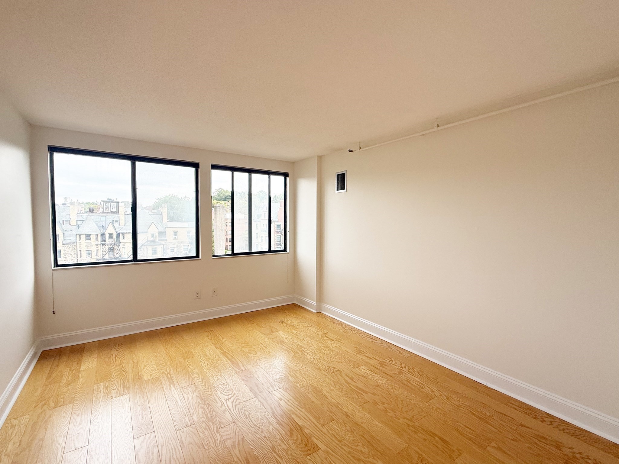 1731 Beacon St # 713 Property Photo 19