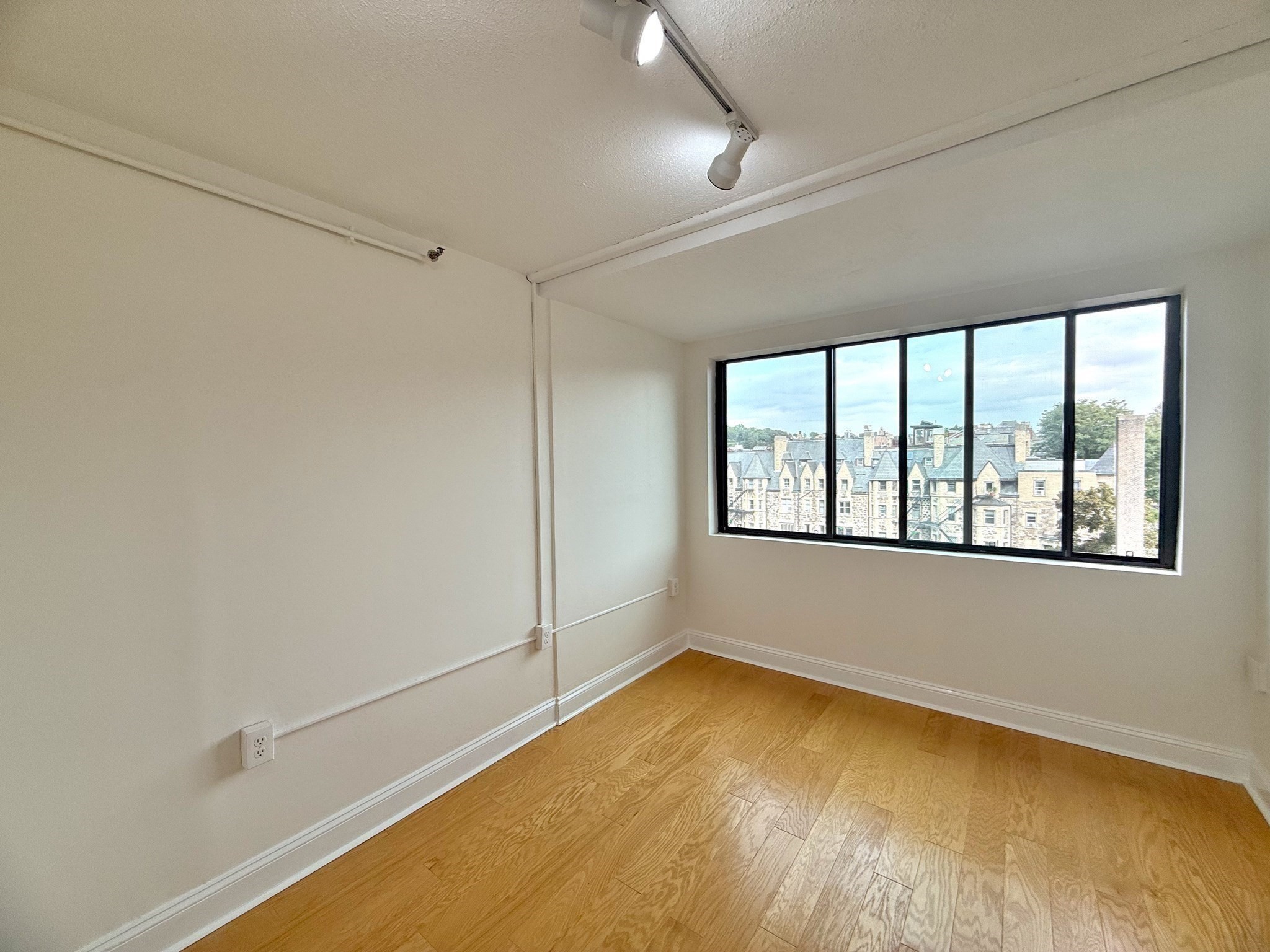 1731 Beacon St # 713 Property Photo 22