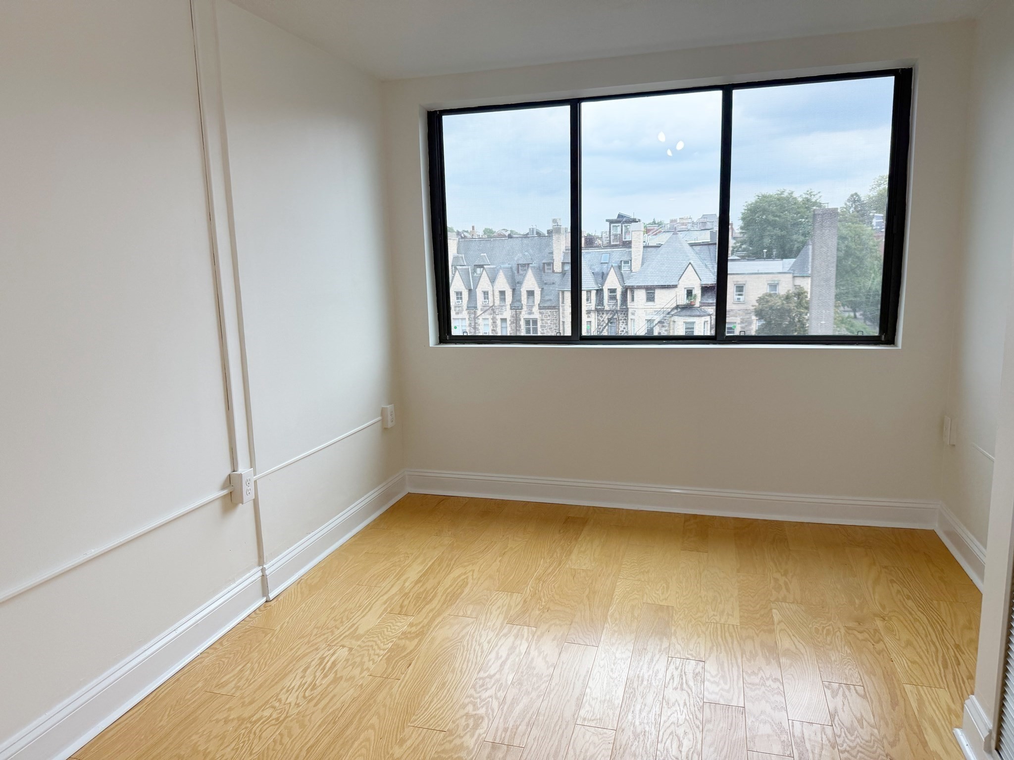 1731 Beacon St # 713 Property Photo 23