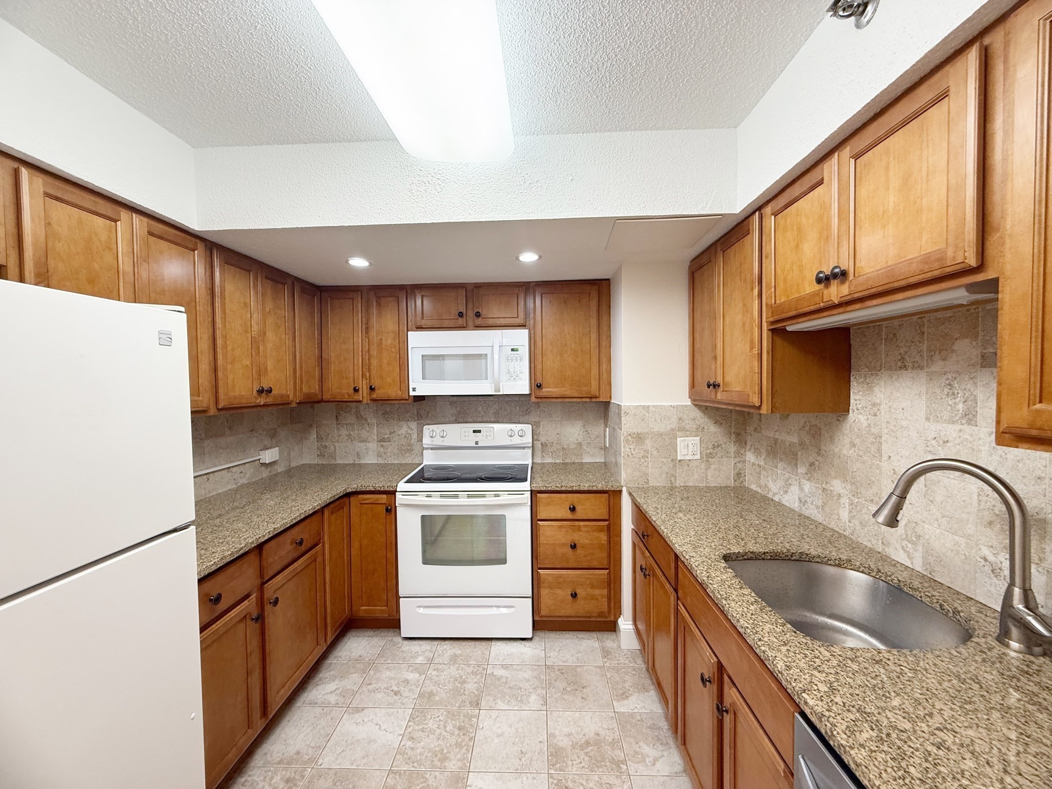 1731 Beacon St # 713 Property Photo 24