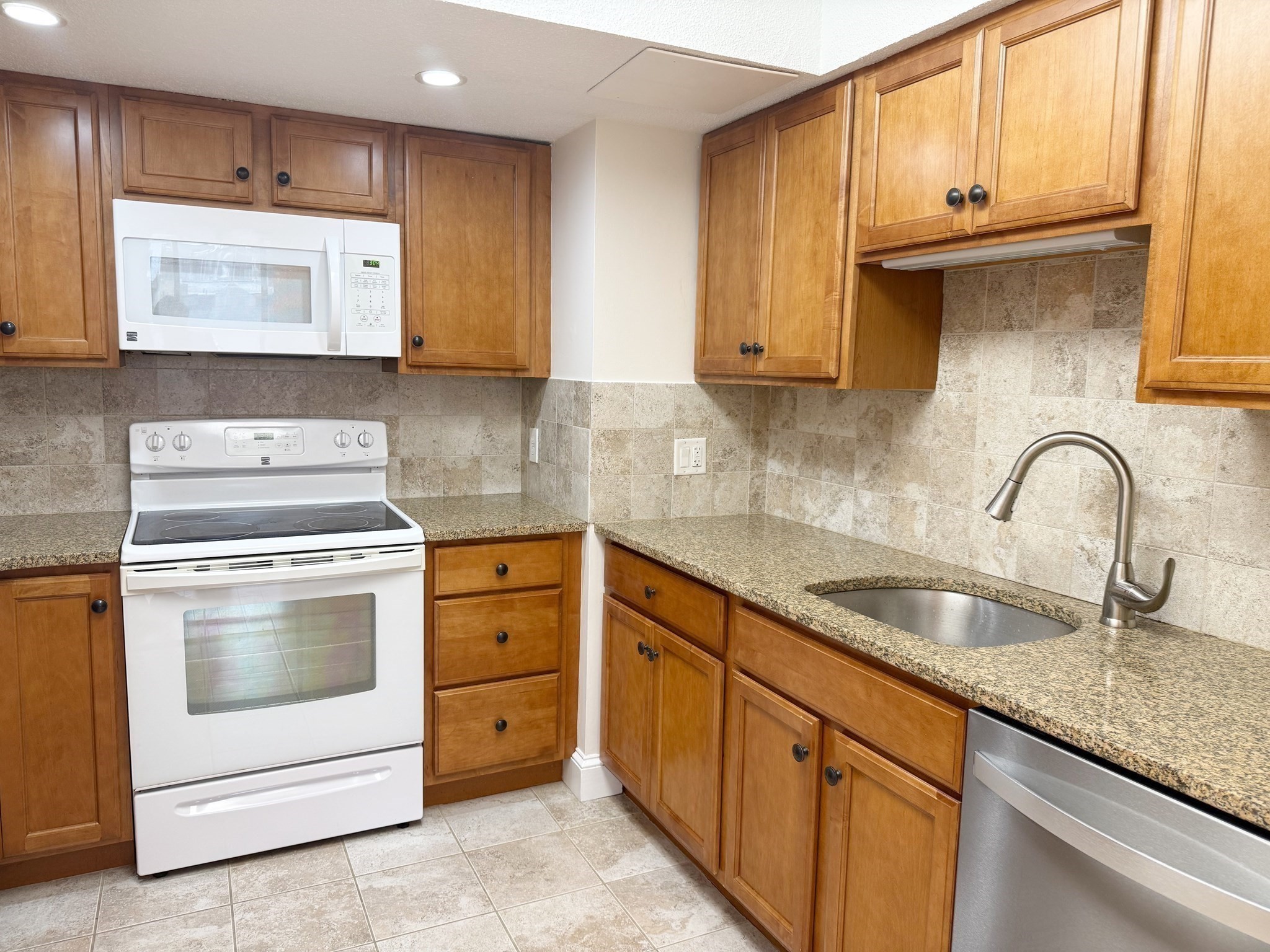 1731 Beacon St # 713 Property Photo 25